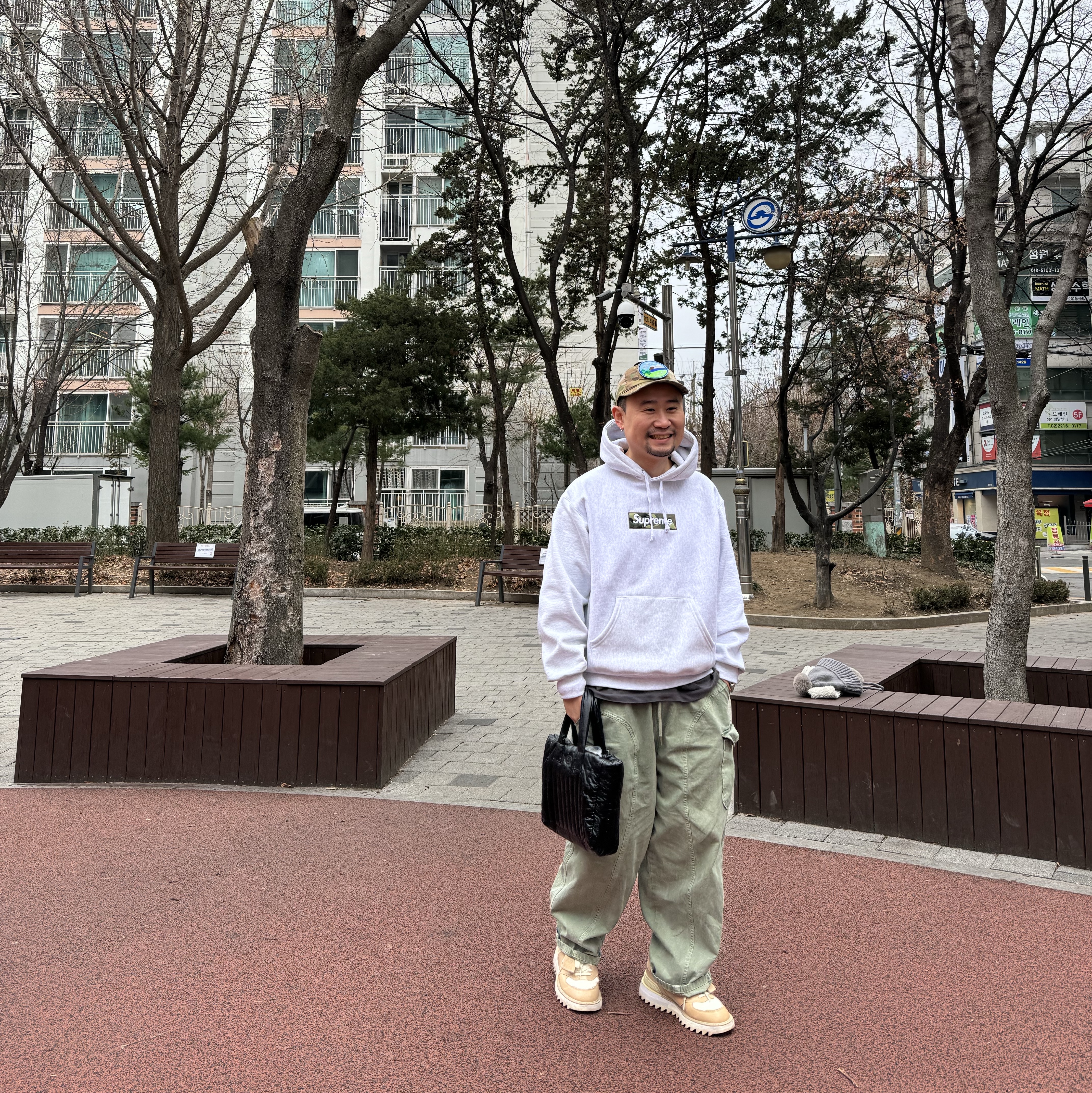 Supreme Box Logo Hooded Sweatshirt Ash Grey - 23FW, New Balance x Tokyo Design Studio 574 Vachetta Tan 착용 스타일