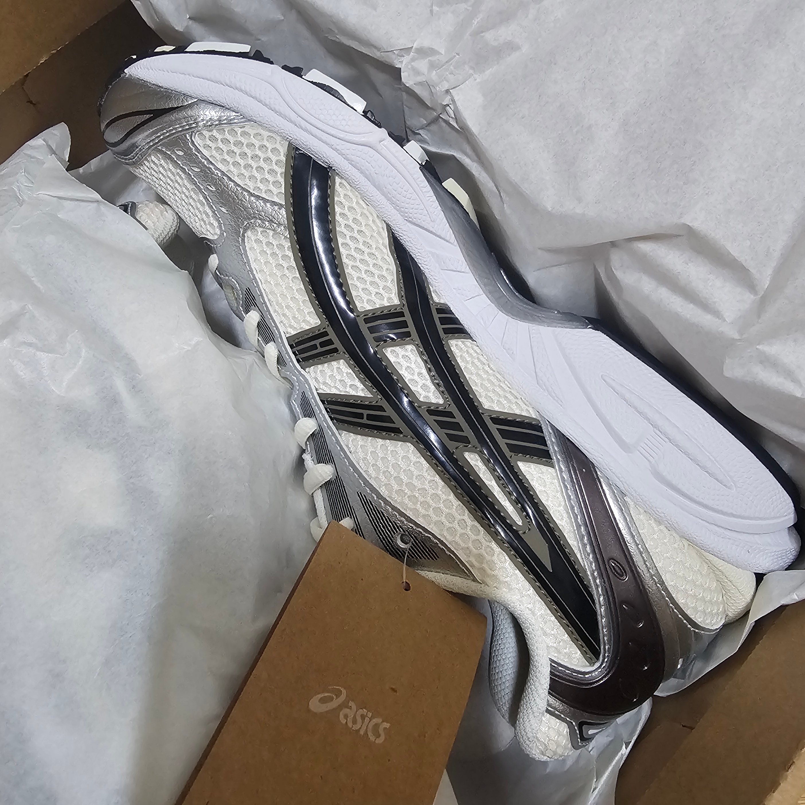 Asics Gel-Kayano 14 Cream Black 착용 스타일