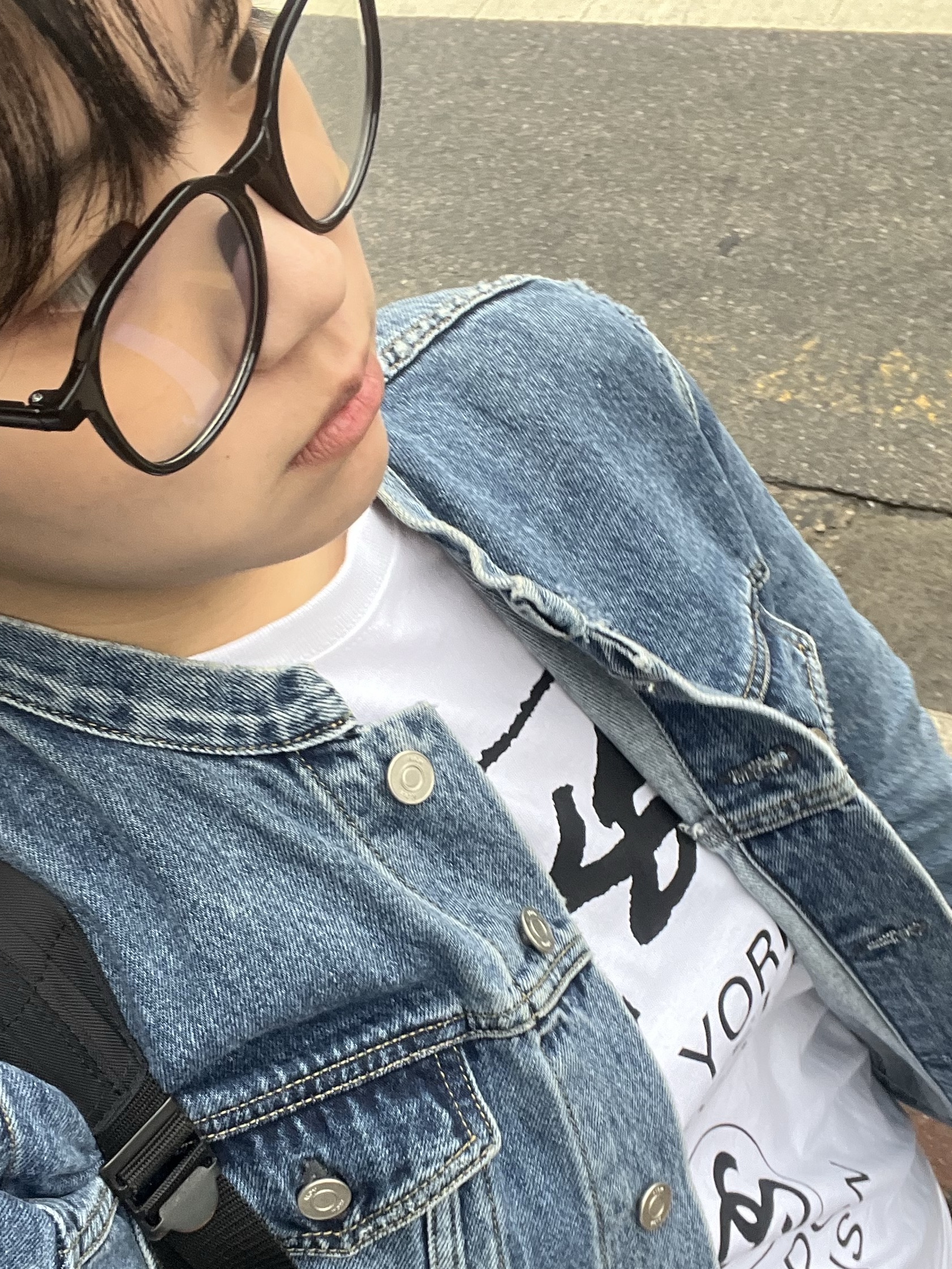 CDG Backpack Black, Stussy World Tour T-Shirt White 2023 착용 스타일 - 3