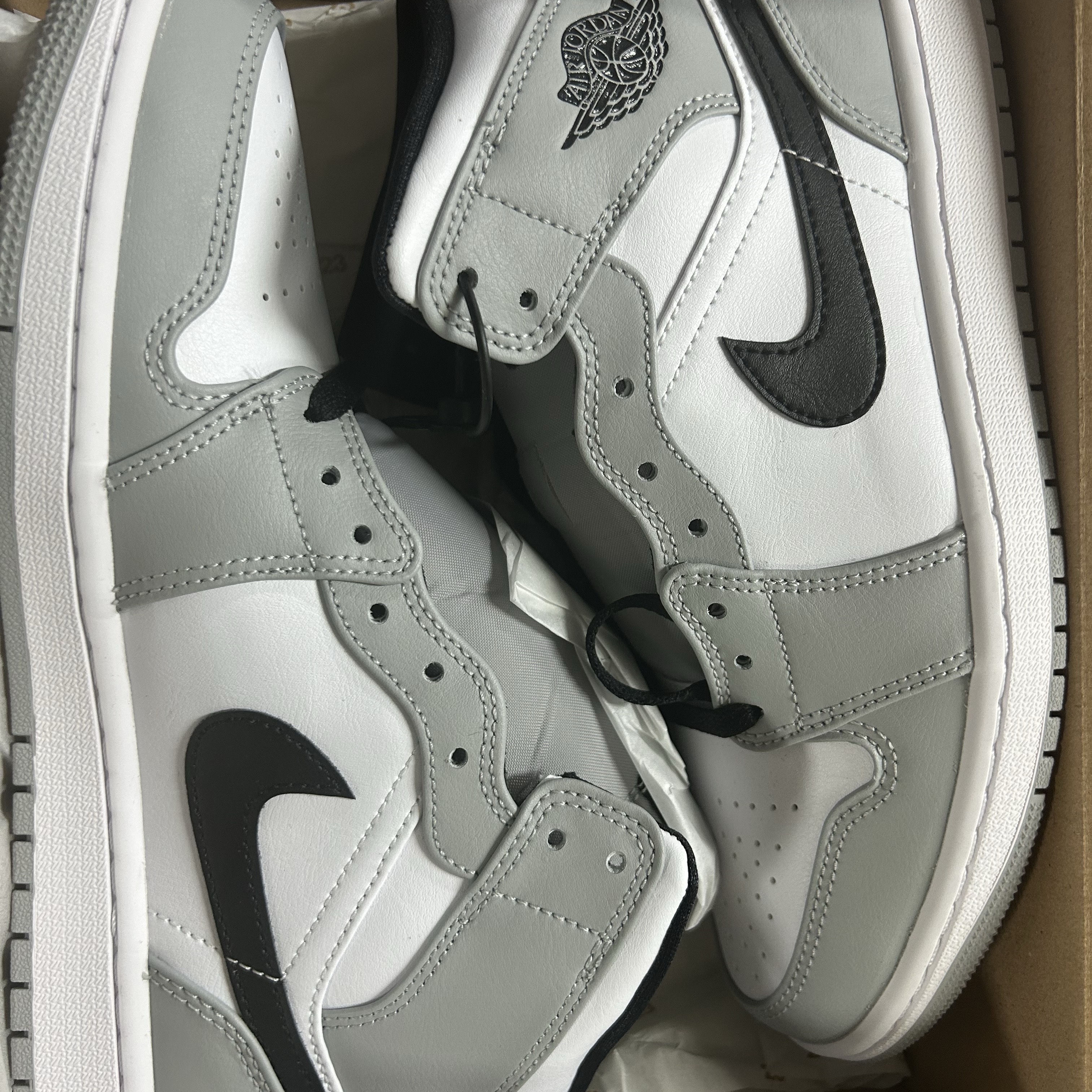 Jordan 1 Mid Light Smoke Grey 착용 스타일 - 2