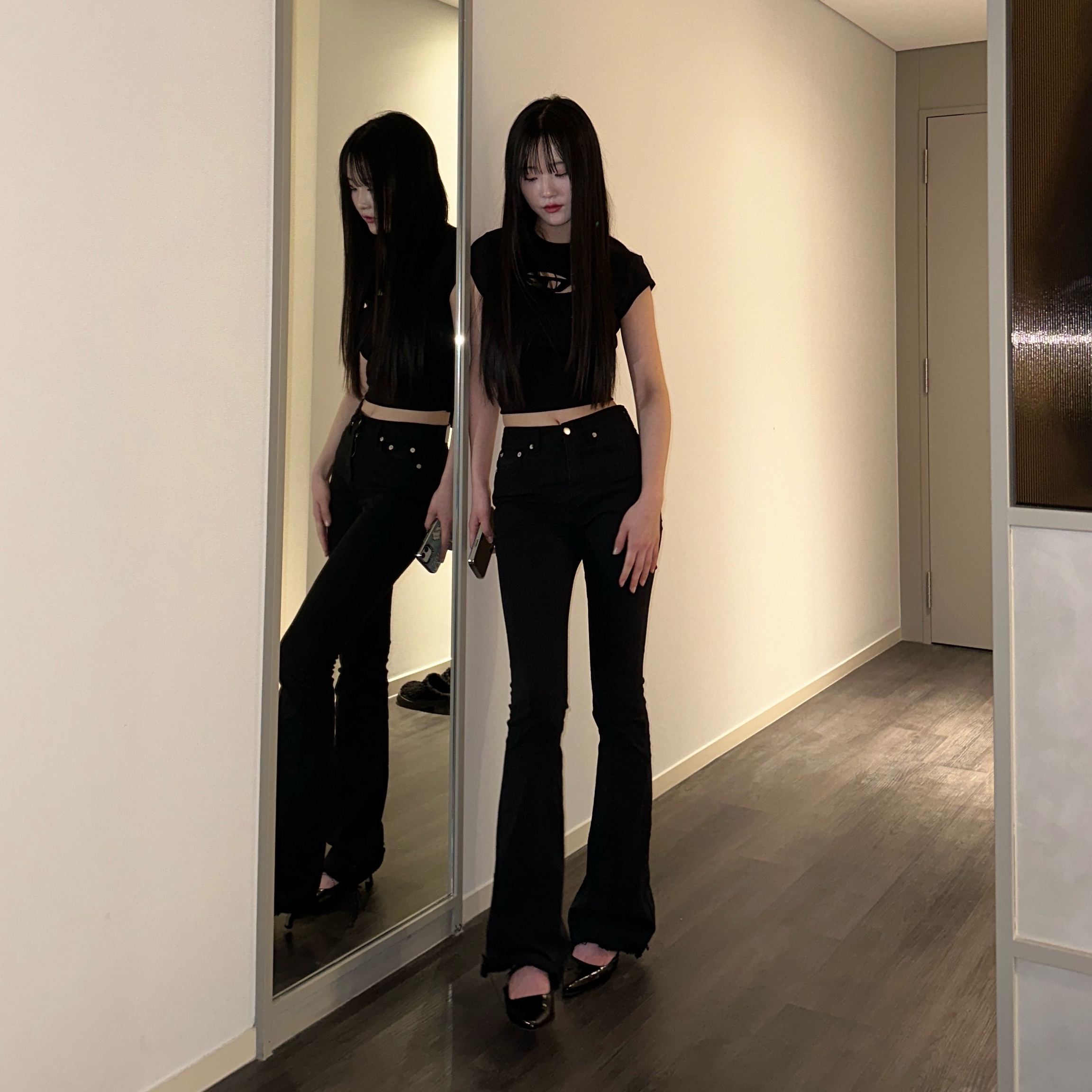 (W) Diesel T-Angie Peekaboo Logo T-Shirt Black 착용 스타일 - 3