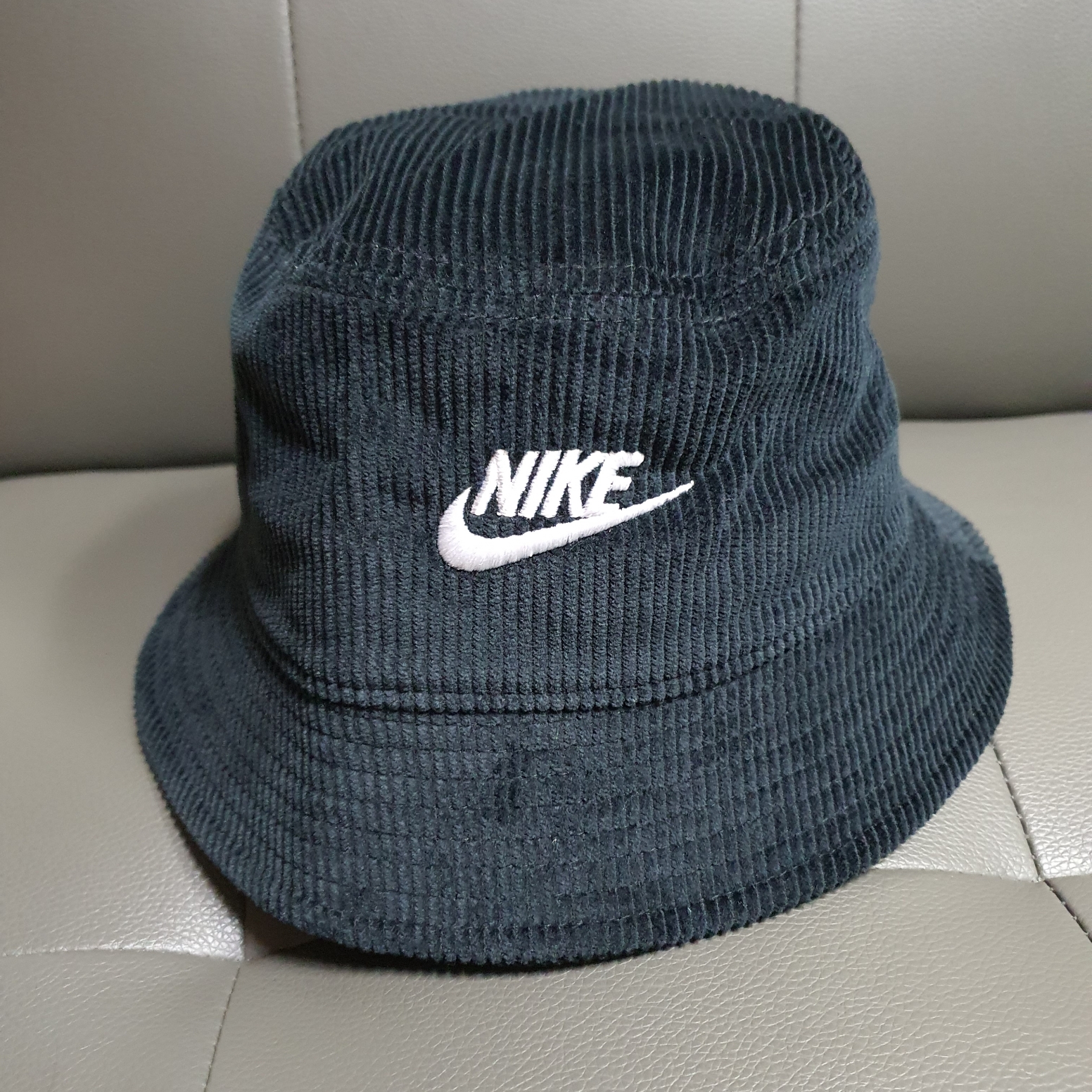 Nike Futura Corduroy Bucket Black 착용 스타일