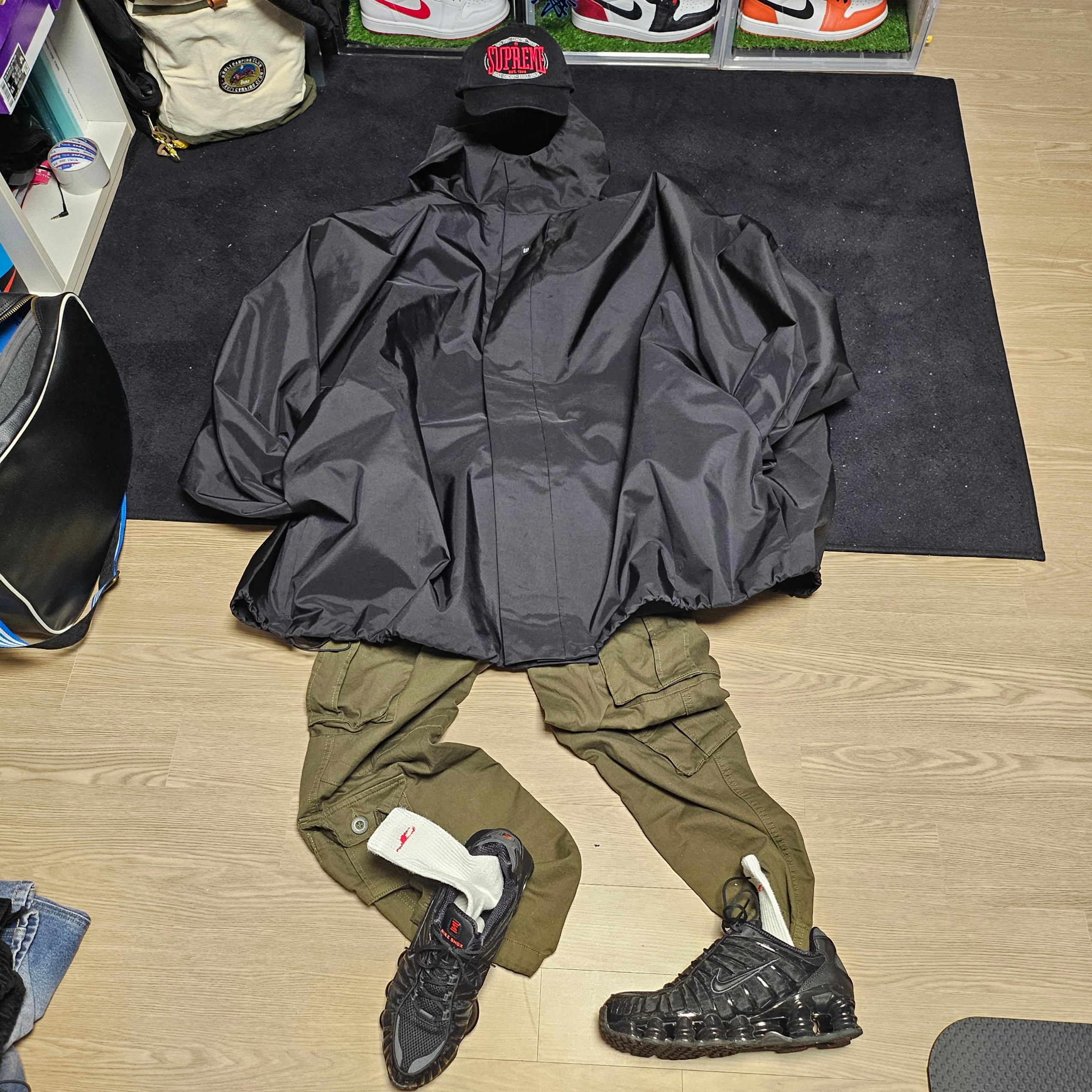 Supreme Warm Up 6-Panel Black - 23FW, Gucci Ghost Ring Silver 9mm 착용 스타일 - 3