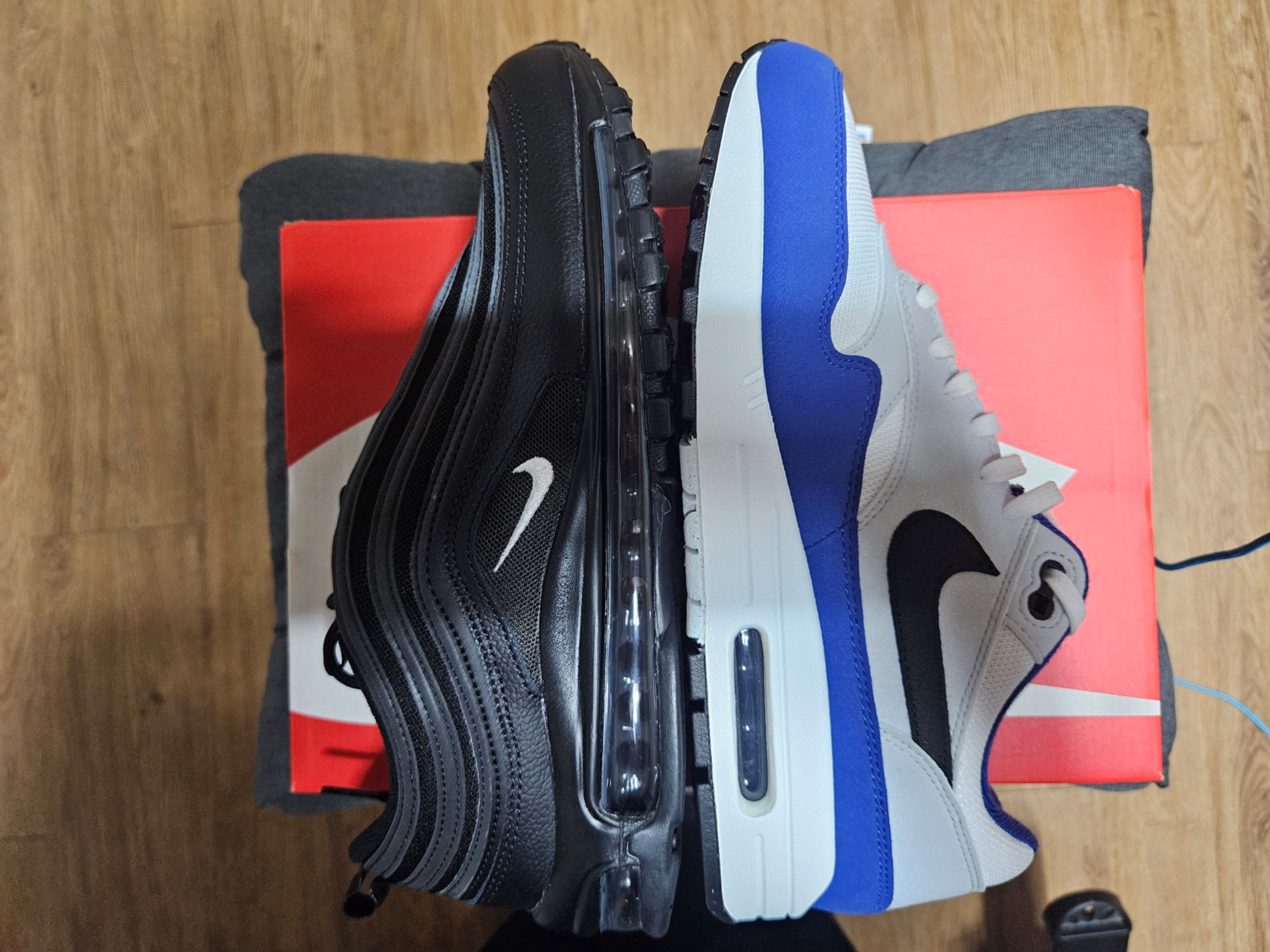 Nike Air Max 1 Deep Royal Blue, Nike Air Max 90 Light Smoke Grey Industrial Blue 착용 스타일 - 3