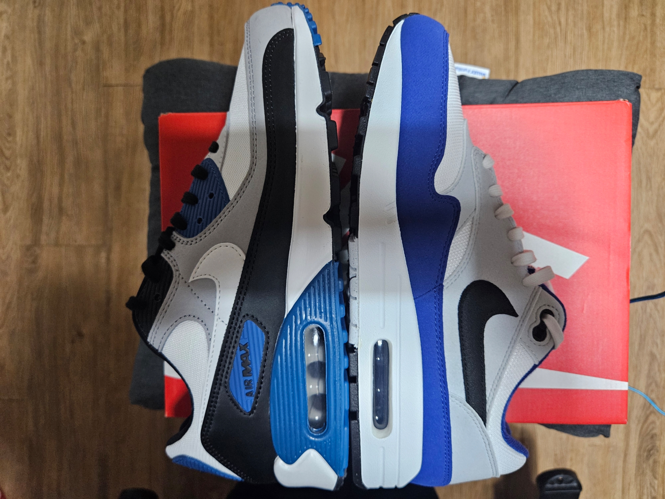 Nike Air Max 1 Deep Royal Blue, Nike Air Max 90 Light Smoke Grey Industrial Blue 착용 스타일 - 2