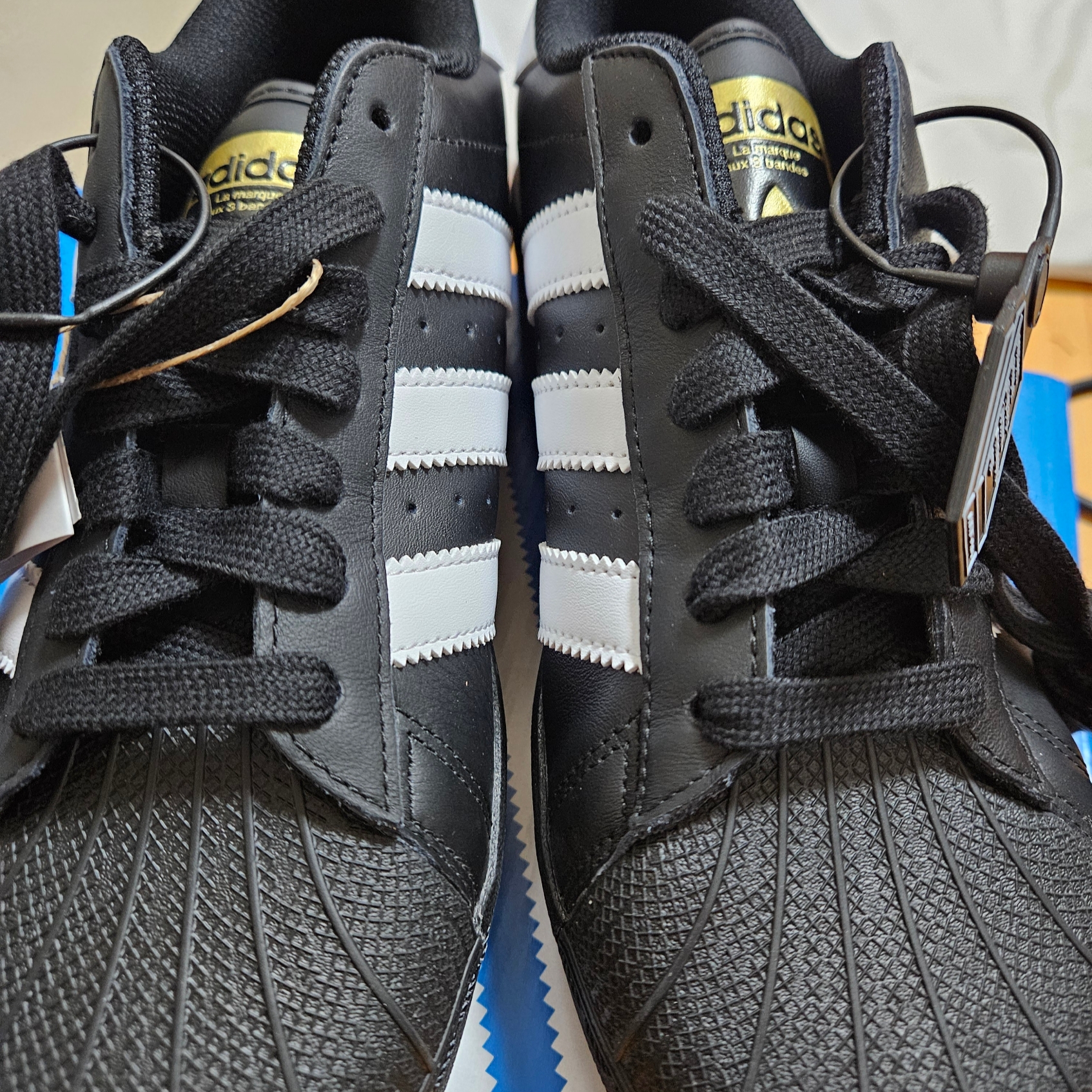 Adidas Superstar XLG Core Black White 착용 스타일 - 1