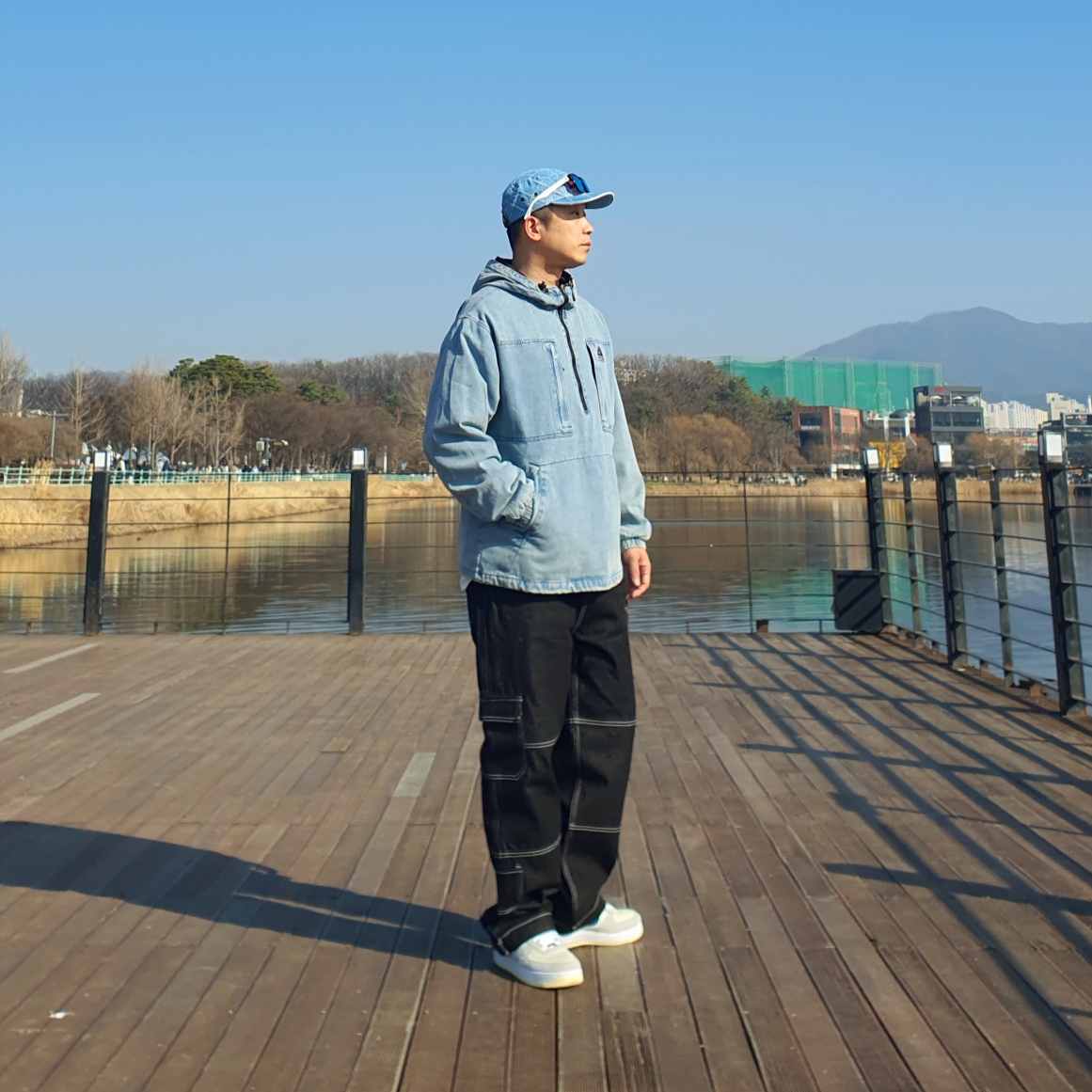 Nike x Undefeated Air Force 1 Low SP 5 On It, Supreme Punched Denim Camp Cap Washed Indigo - 23FW 착용 스타일 - 3