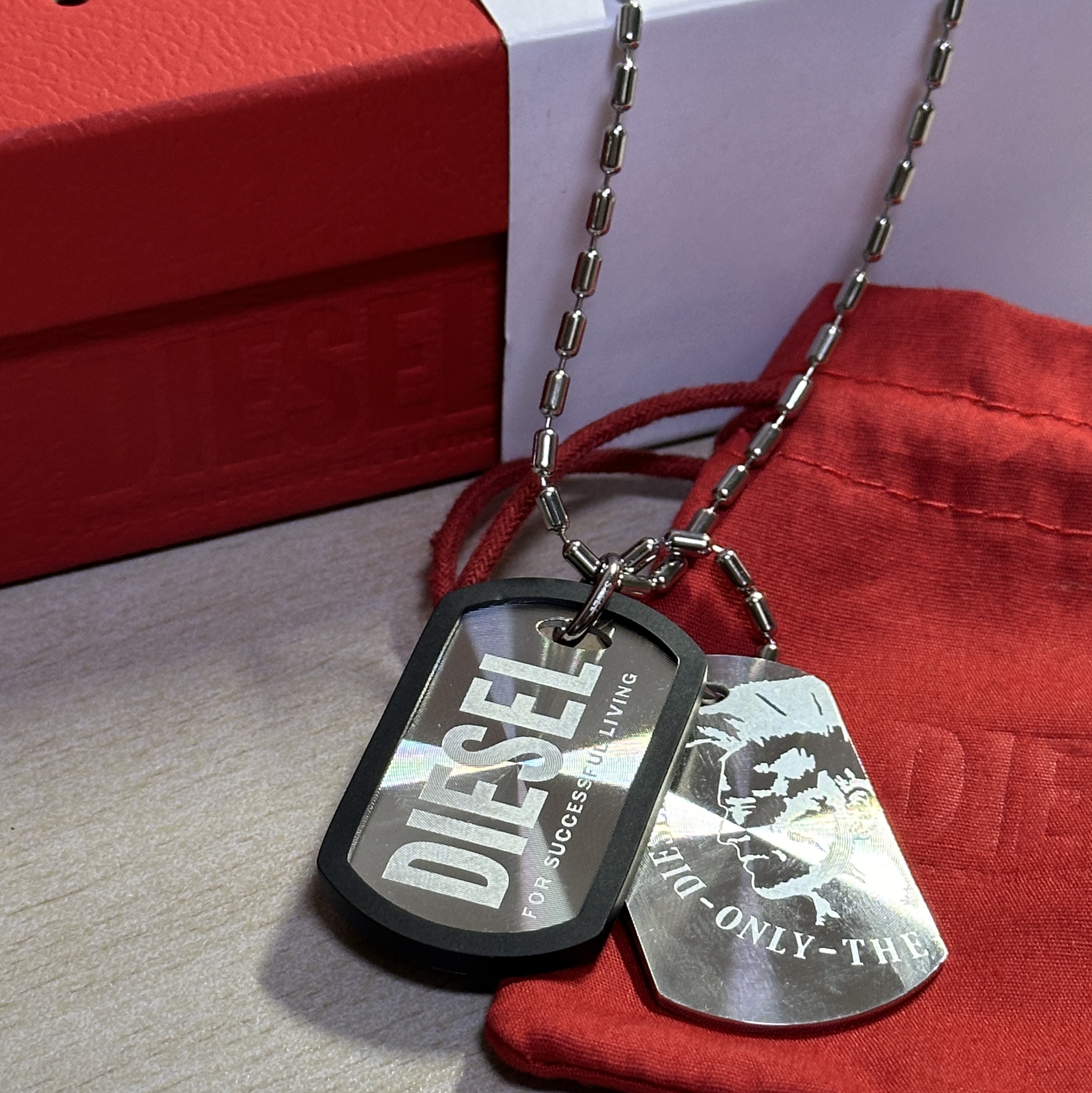 Diesel Dx0011 Stainless Steel Double Dog Tag Necklace Silver 착용 스타일