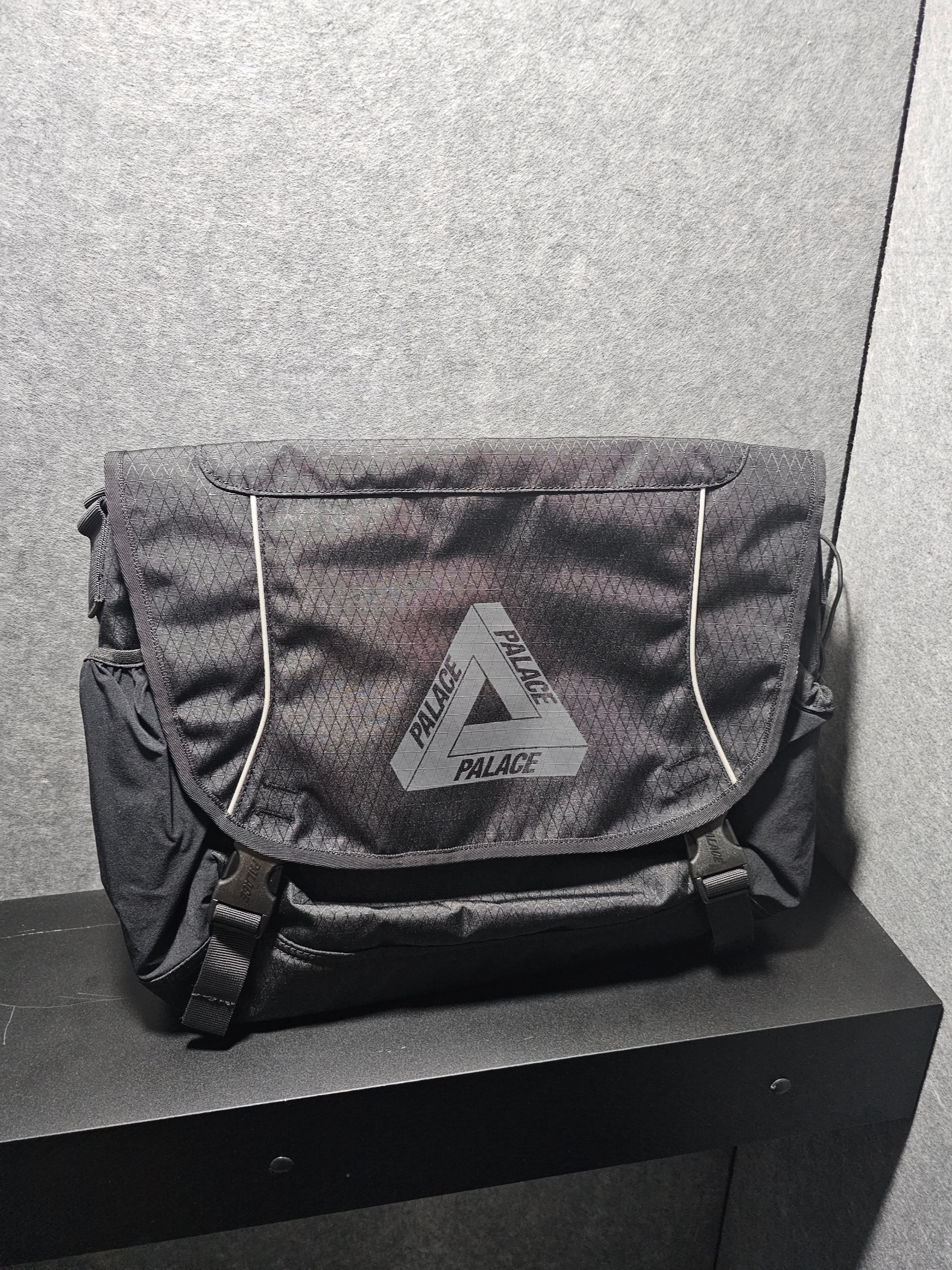 Palace Cordura Y-Rip Despatch Black - 24SS 착용 스타일
