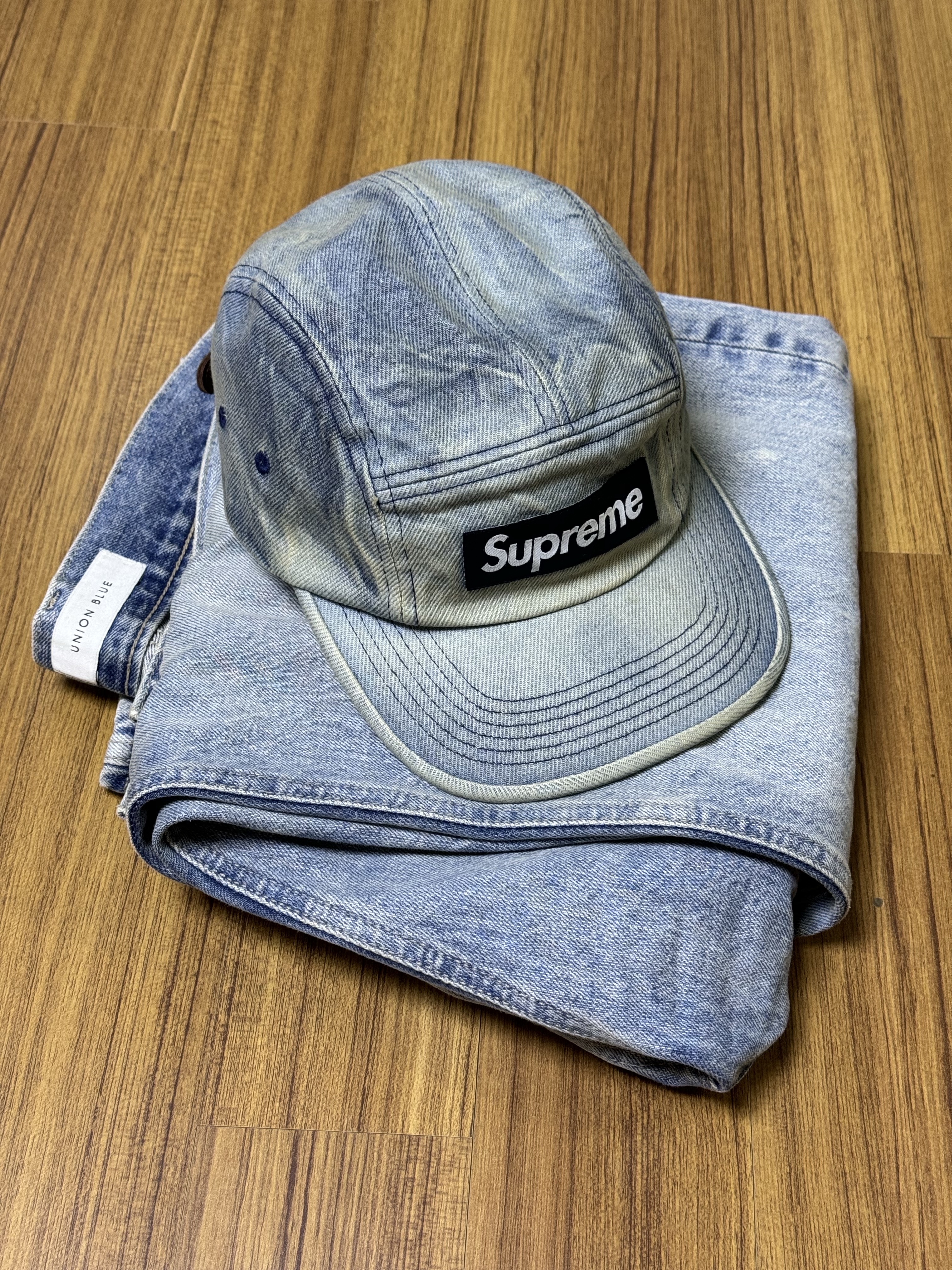 Supreme Washed Chino Twill Camp Cap Dirty Indigo - 24SS, Supreme Rowlf T-Shirt Black - 24SS 착용 스타일 - 2