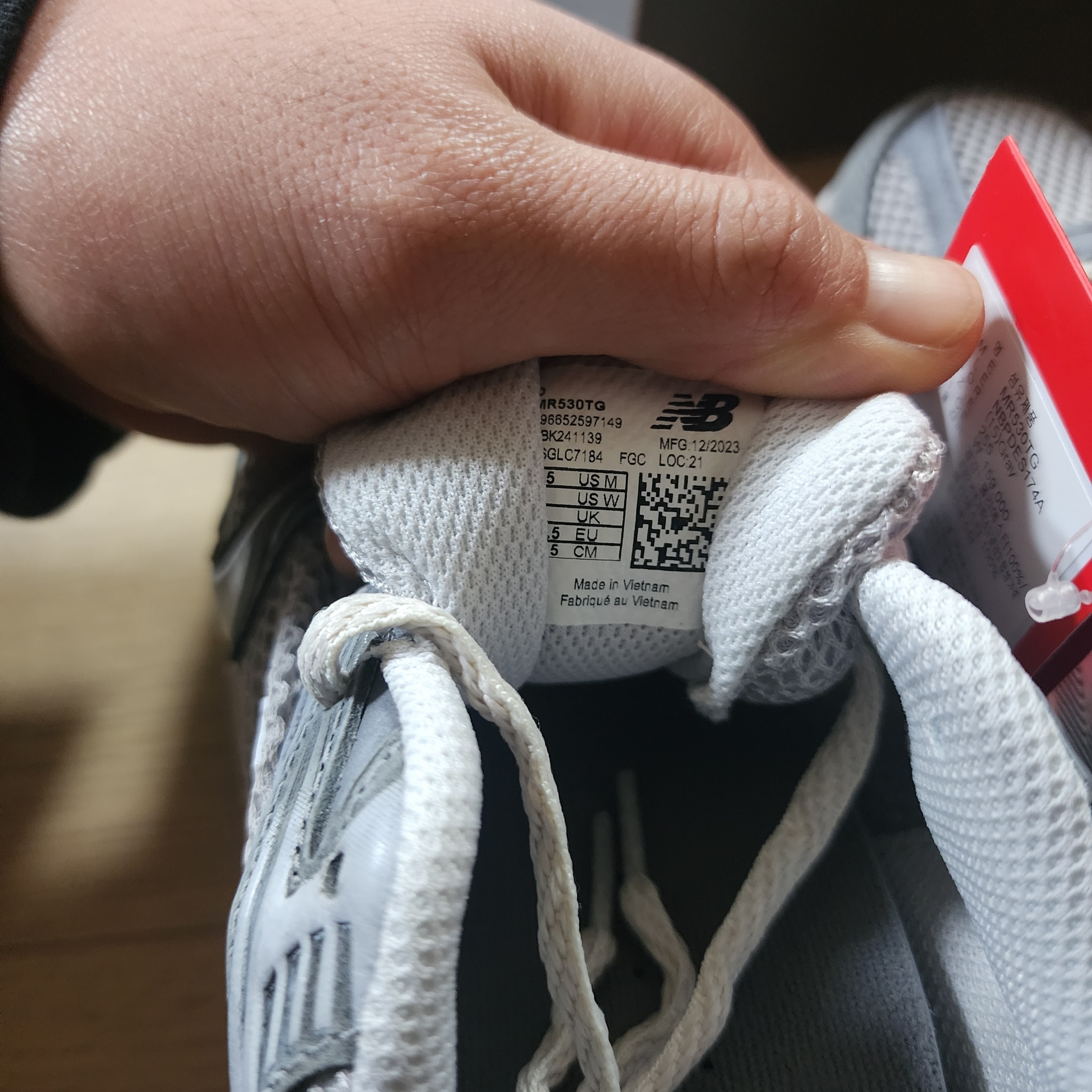 New Balance 530 Premium Vintage Grey Matter 착용 스타일 - 1