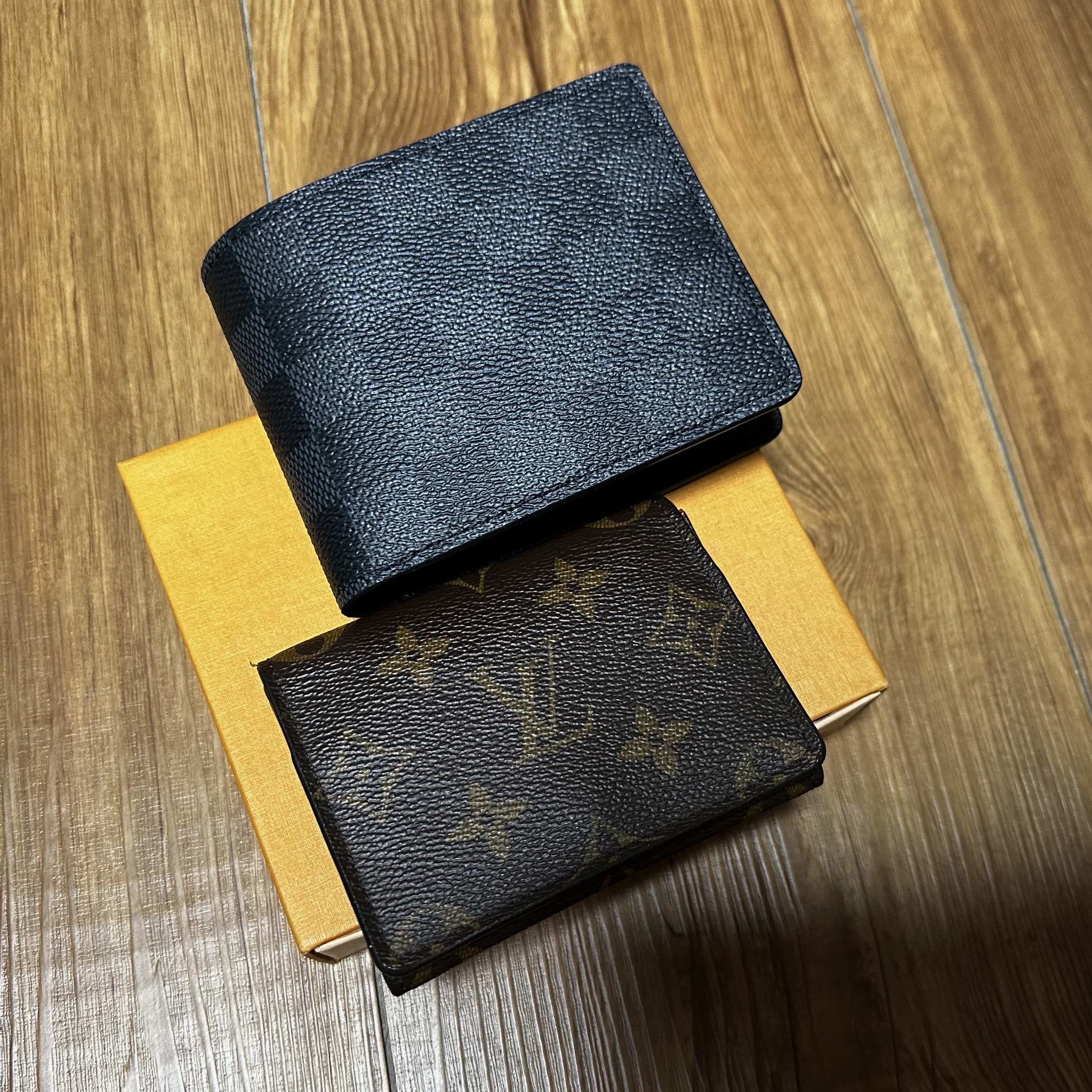 Louis Vuitton Envelope Business Card Holder Monogram, Louis Vuitton Multiple Wallet Damier Graphite 착용 스타일