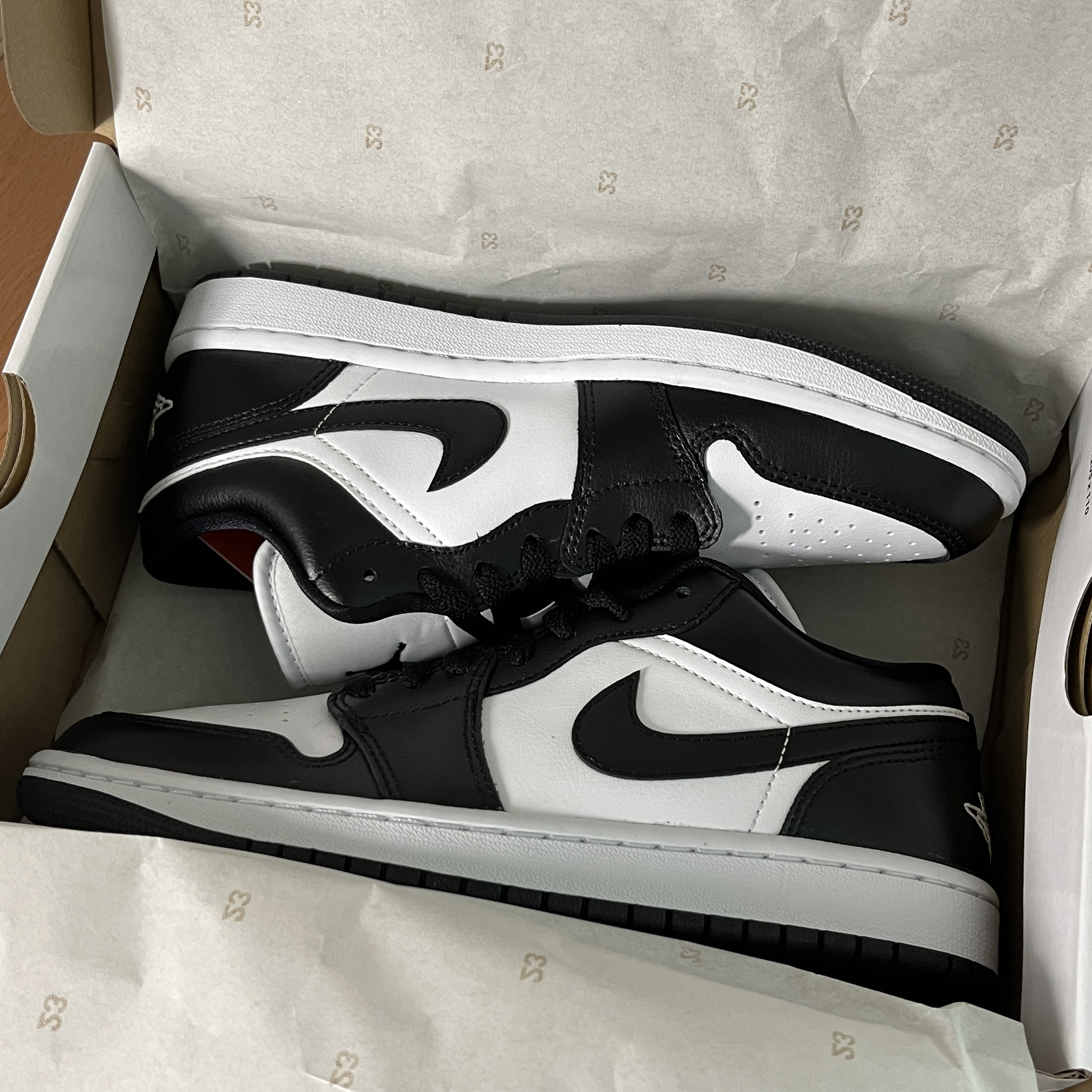 (W) Jordan 1 Low Black and White 착용 스타일