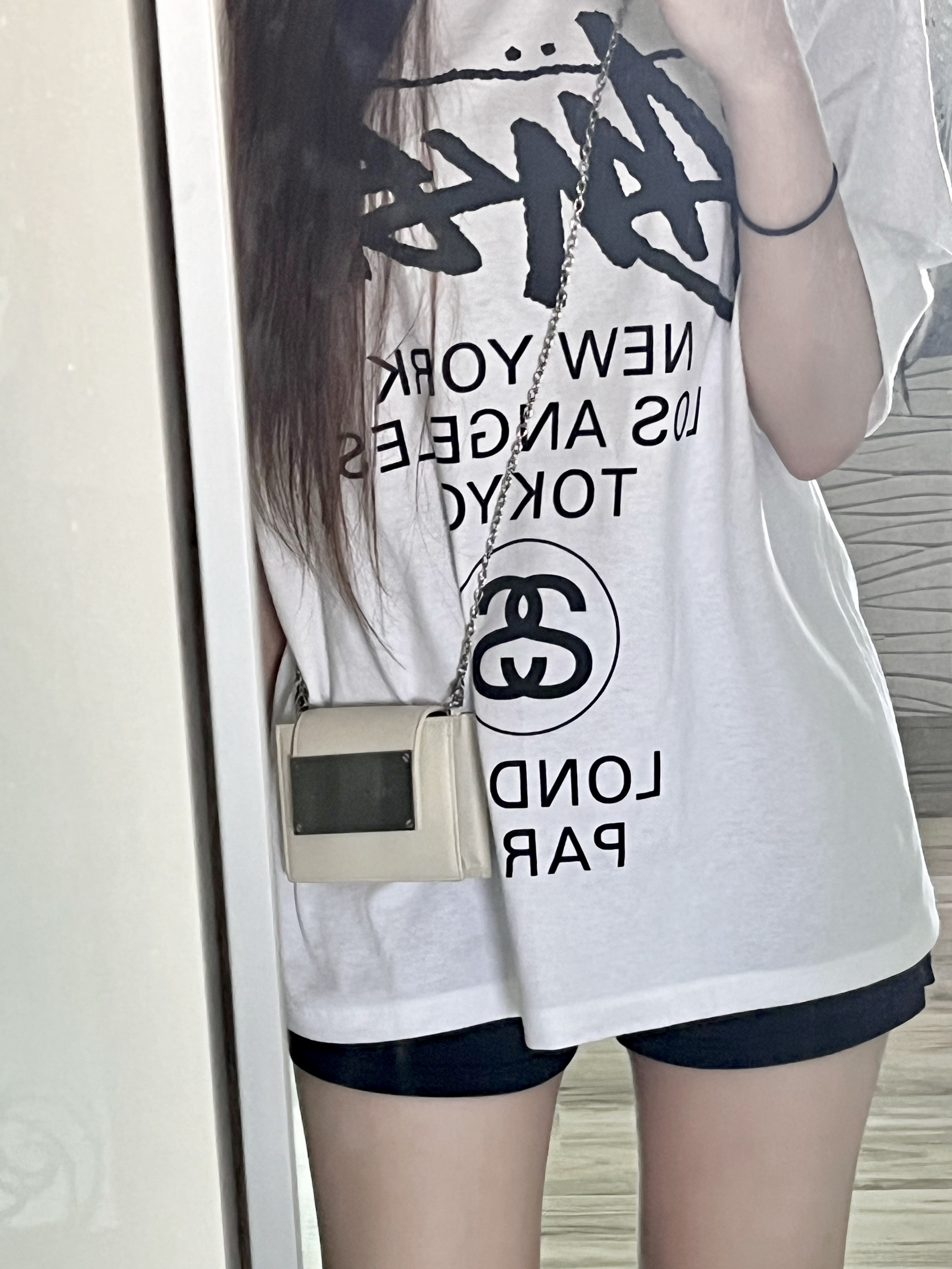 Stussy World Tour T-Shirt White 2023, Matin Kim Accordion Mini Bag Ivory 착용 스타일