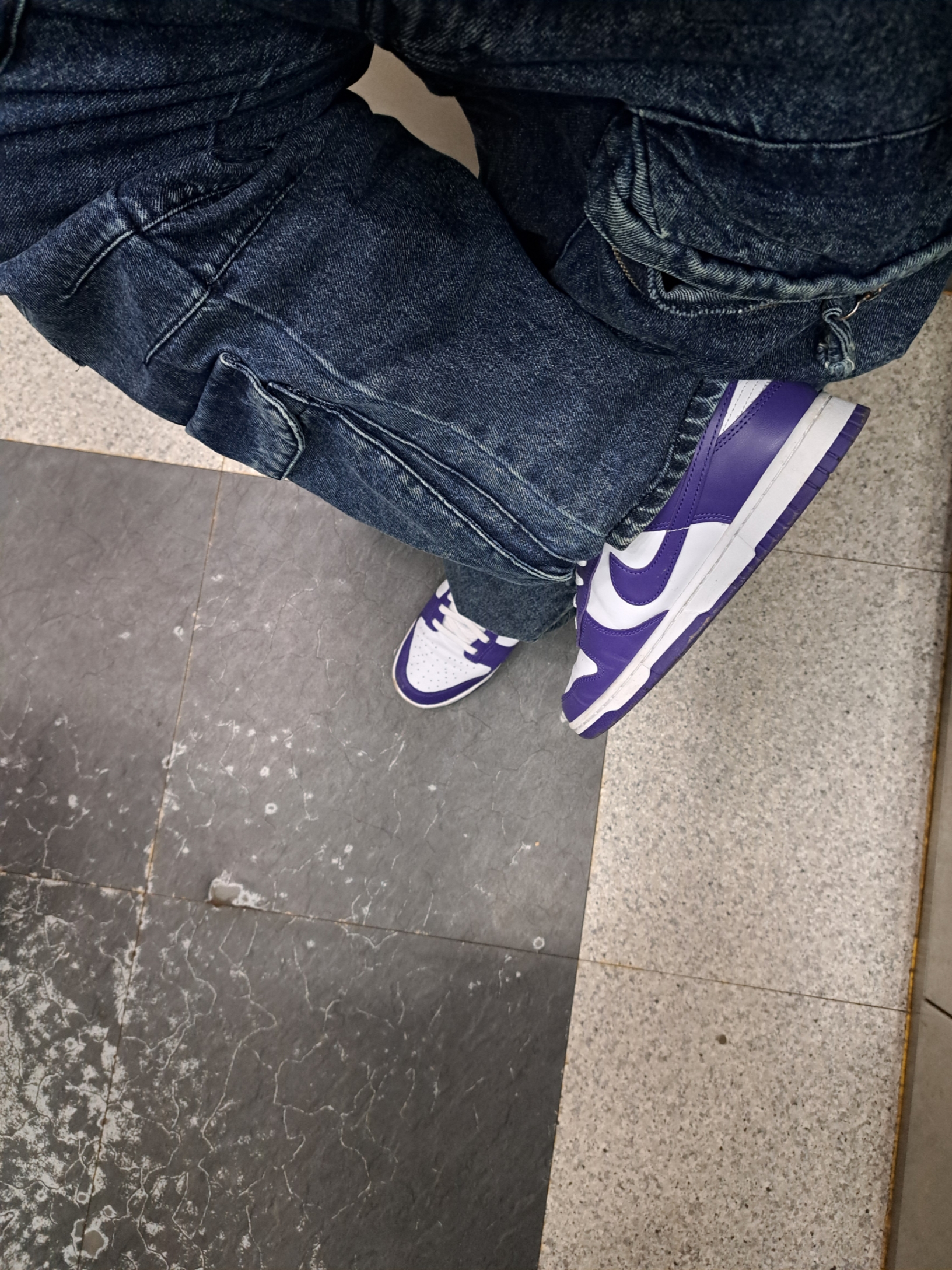 Nike Dunk Low Retro Championship Court Purple, Nike Air Max Dawn Black White 착용 스타일 - 1