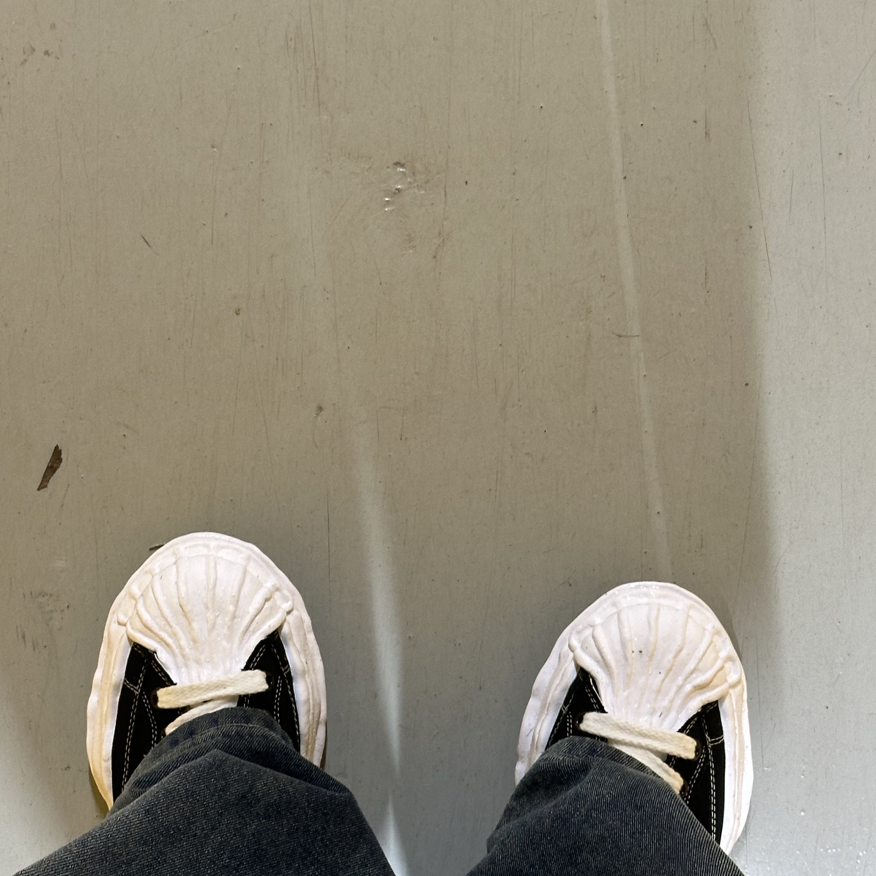 Maison Mihara Yasuhiro Blakey OG Sole Canvas Low-top Sneakers Black White 착용 스타일 - 1