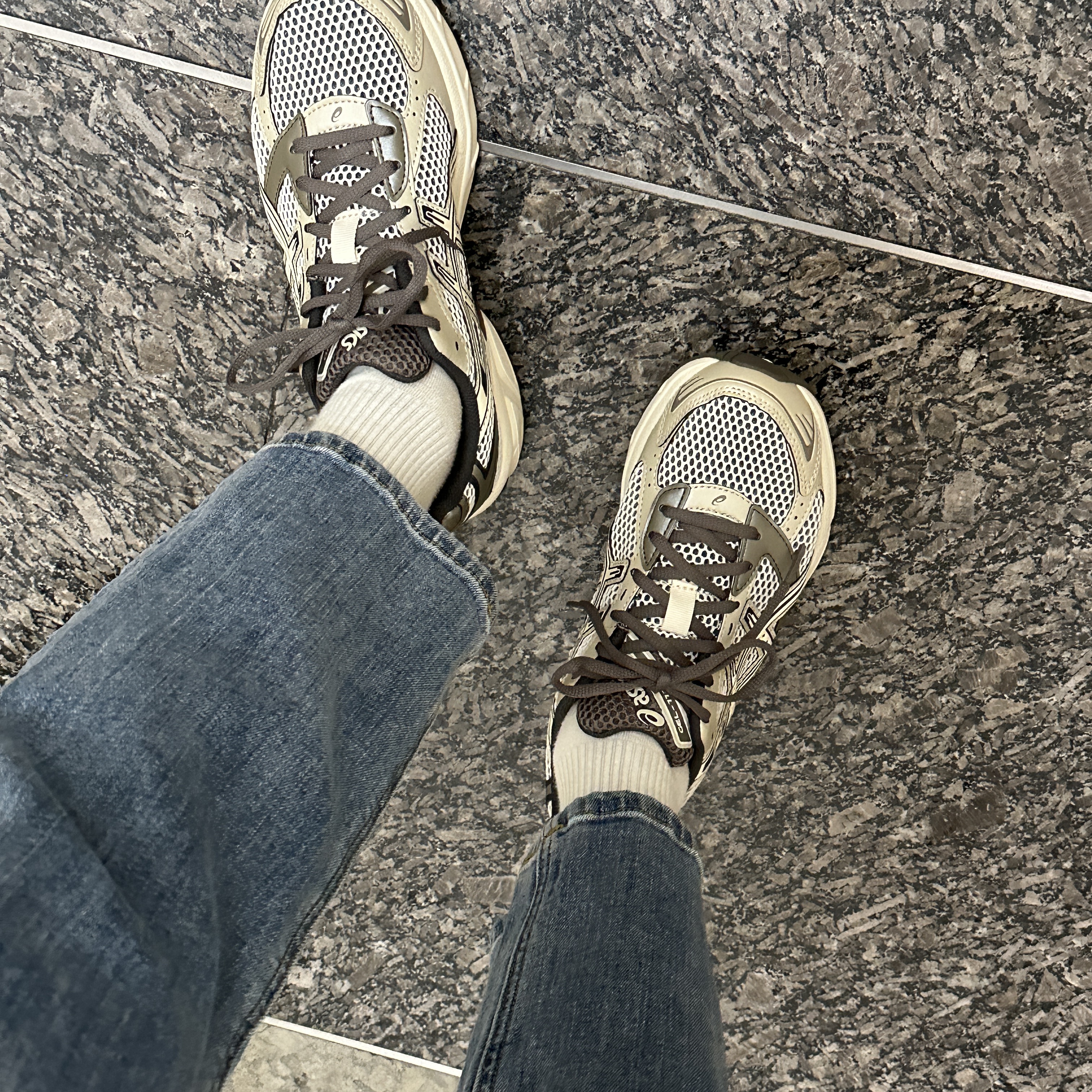 Asics Gel-1130 Birch Dark Taupe - Korea Exclusive 착용 스타일 - 1