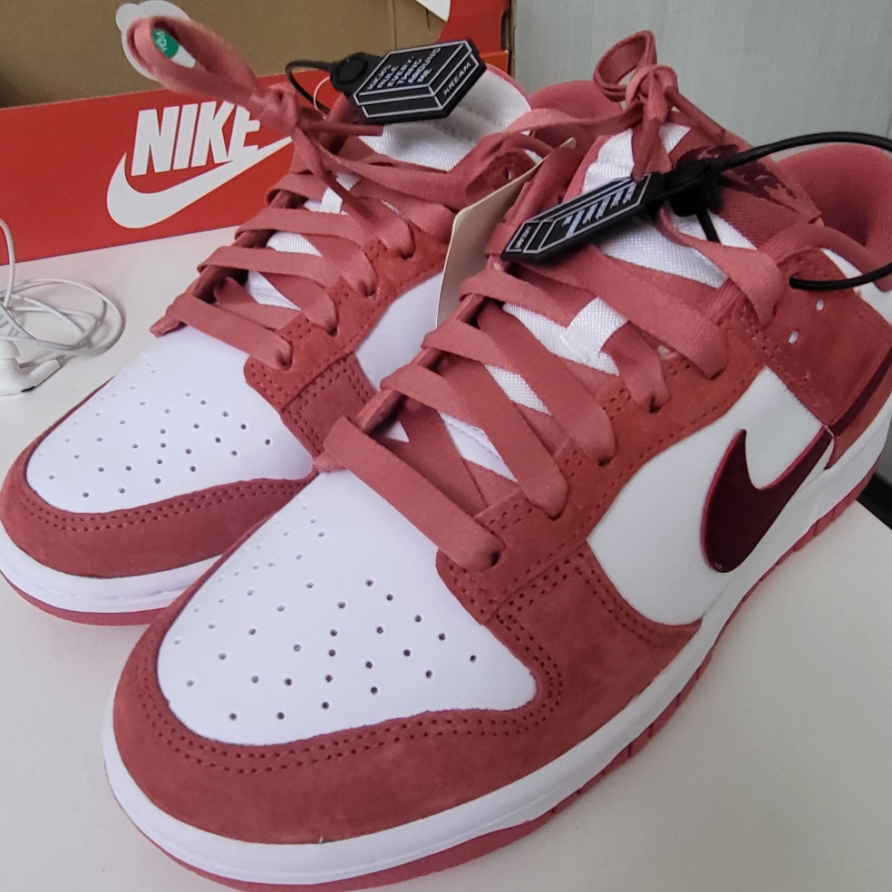 (W) Nike Dunk Low Valentine Day White Adobe 착용 스타일