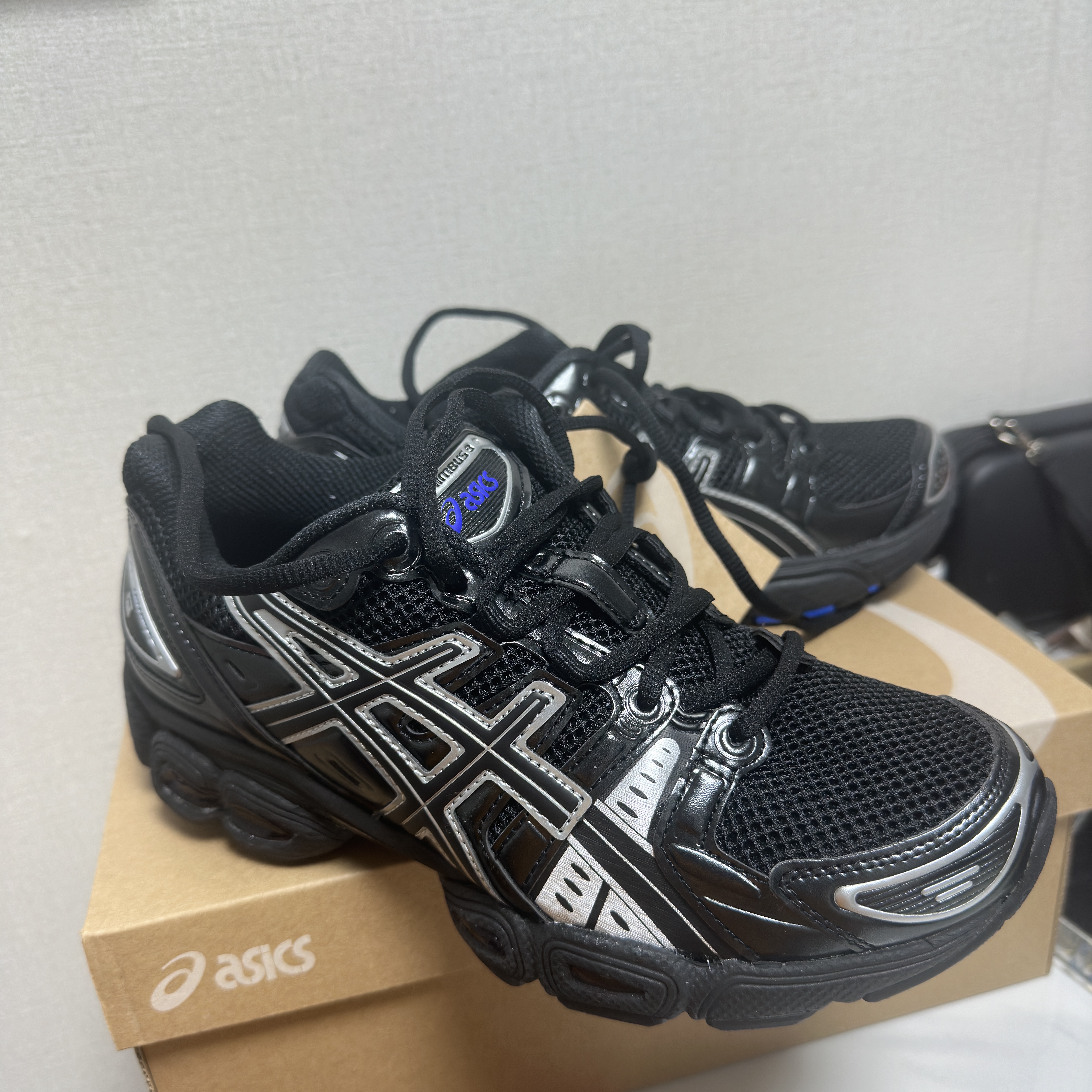 Asics Gel-Nimbus 9 Black Pure Silver 착용 스타일