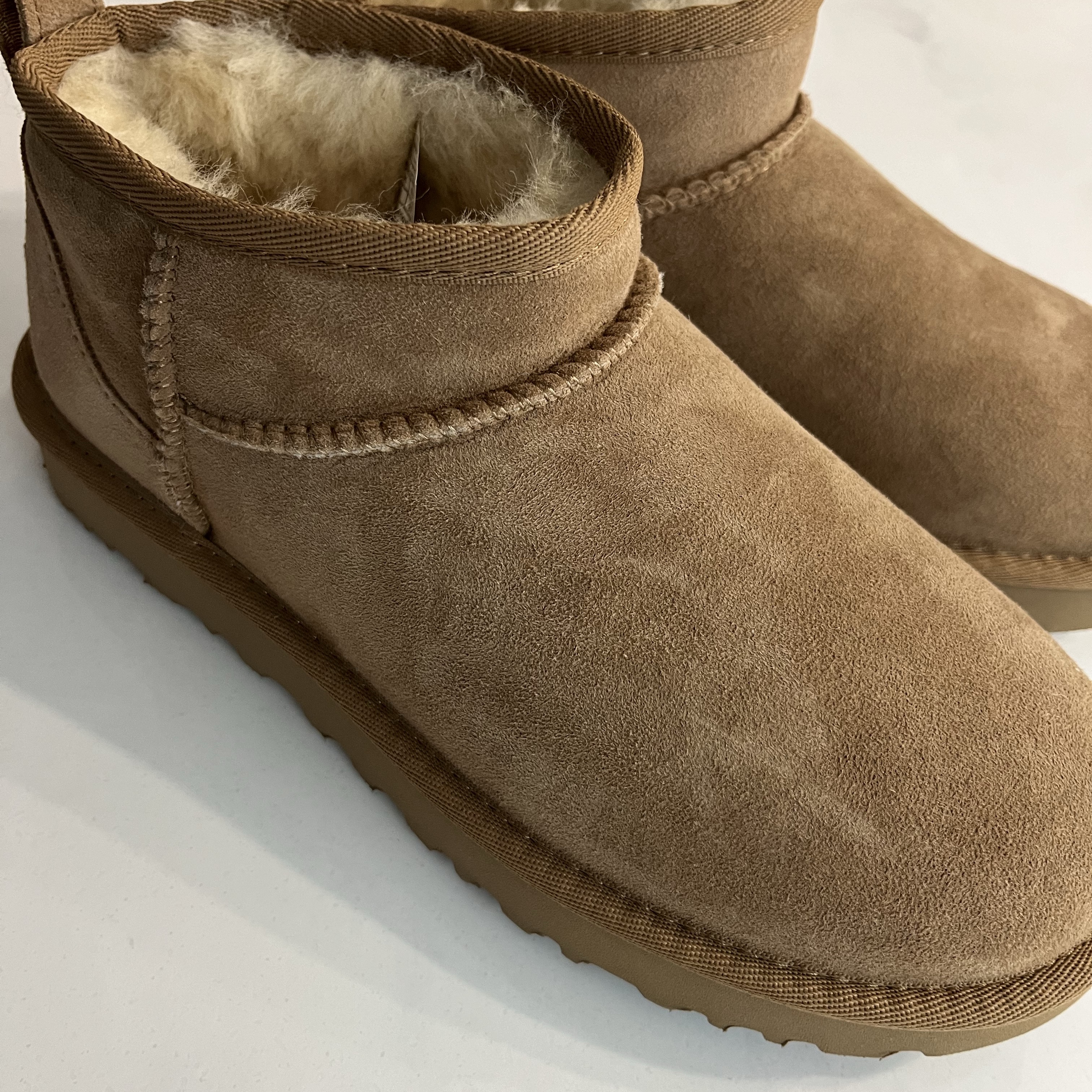 (W) UGG Classic Ultra Mini Boots Chestnut 착용 스타일