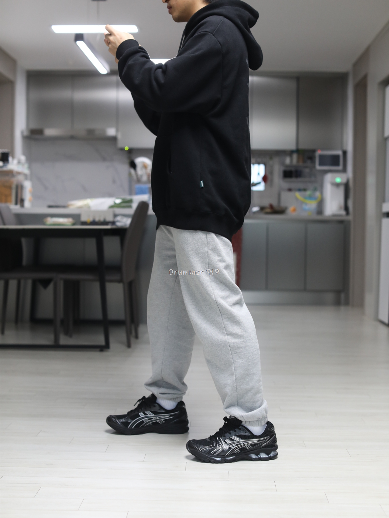 Asics Gel-Kayano 14 Black Pure Silver 착용 스타일 - 1