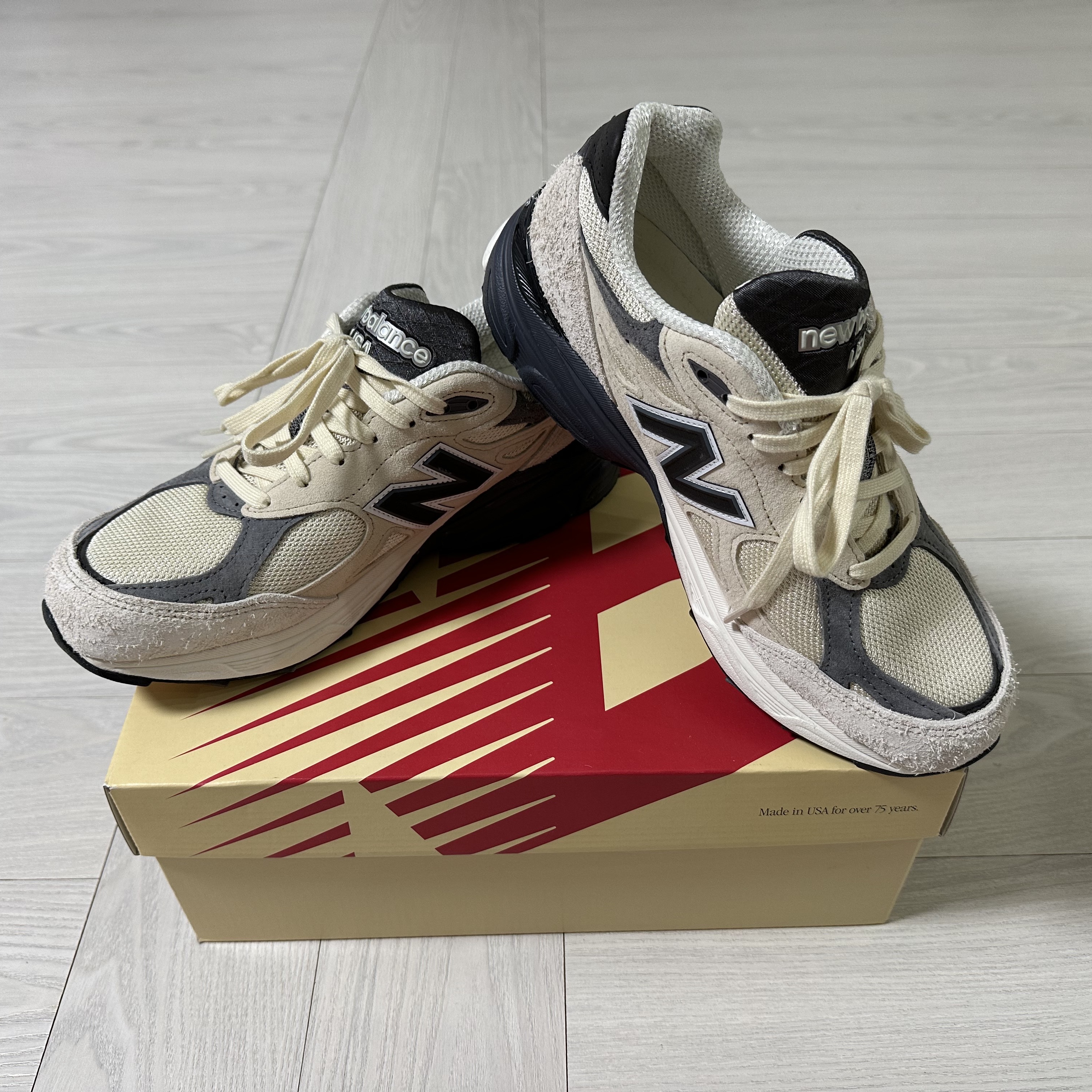 New Balance 990v3 Made in USA Moonbeam Macadamia Nut 착용 스타일 - 1