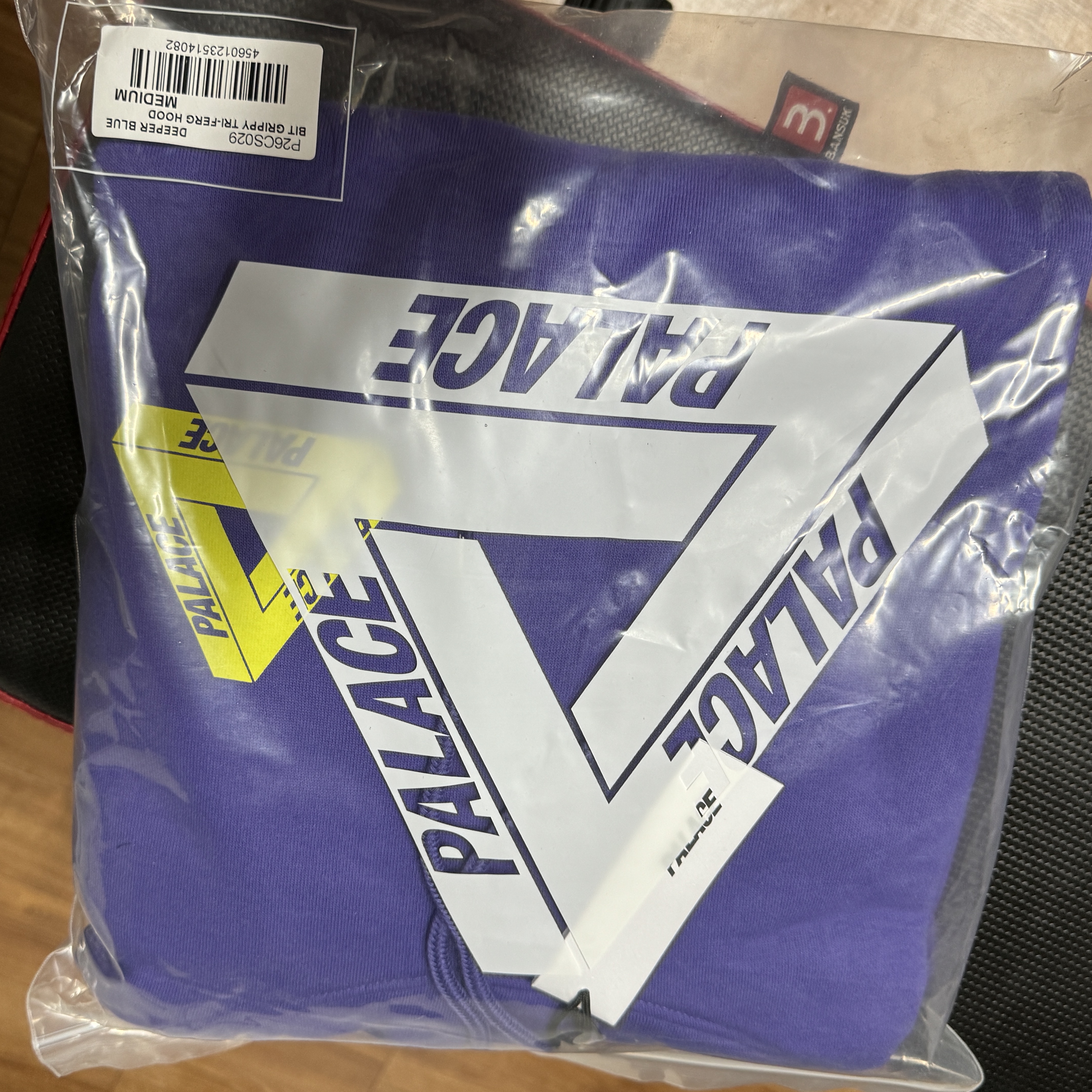 Palace Bit Grippy Tri-Ferg Hood Deeper Blue - 24SS 착용 스타일