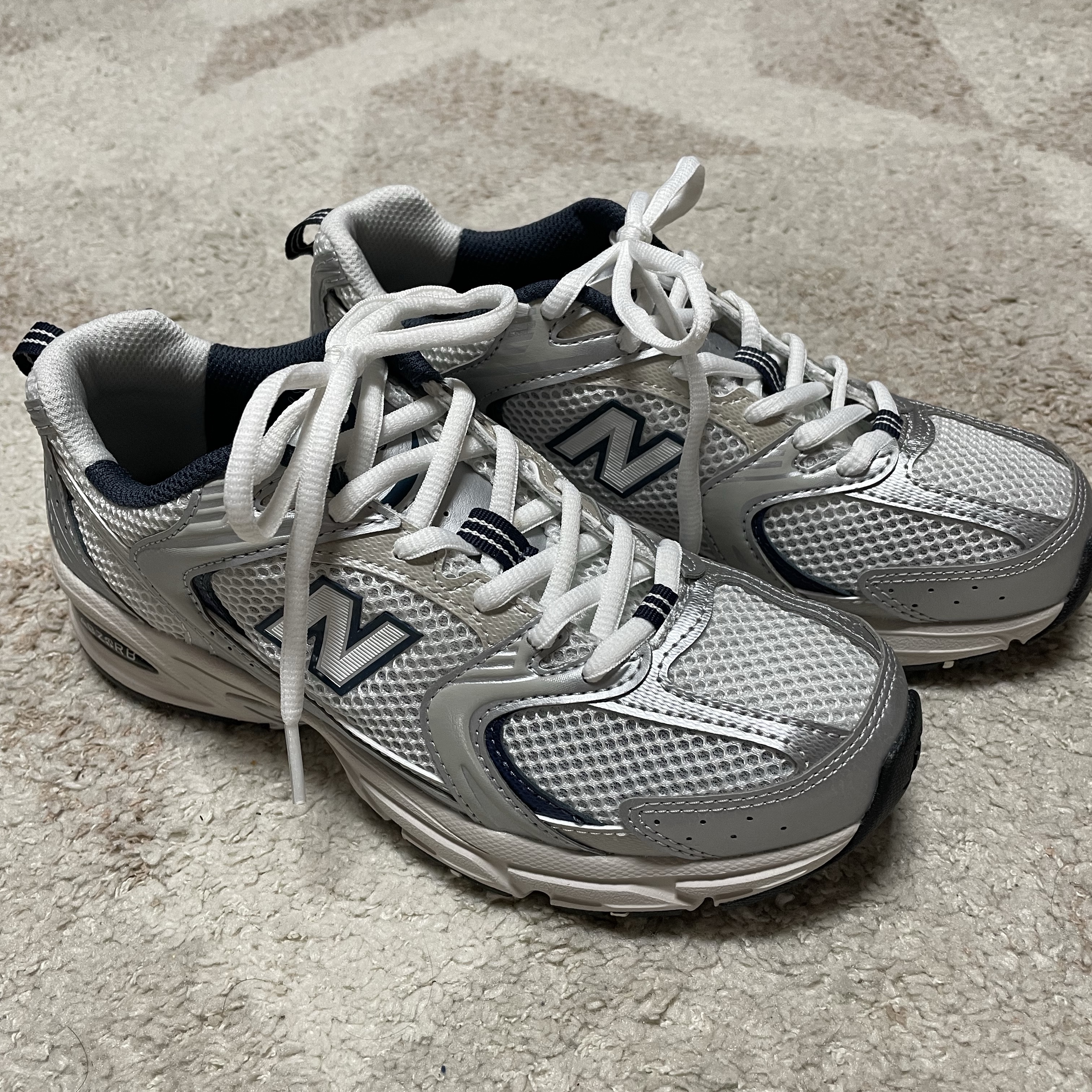 New Balance 530 Steel Grey 착용 스타일