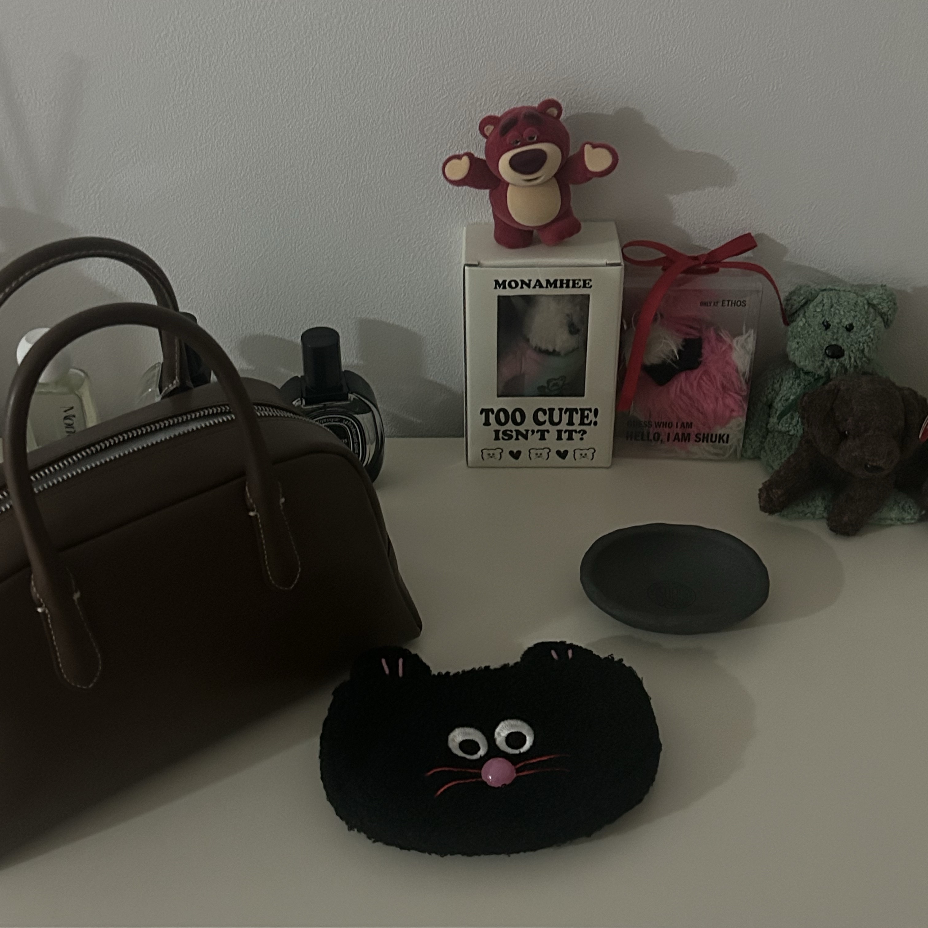 Monamhee Pouch Black 착용 스타일