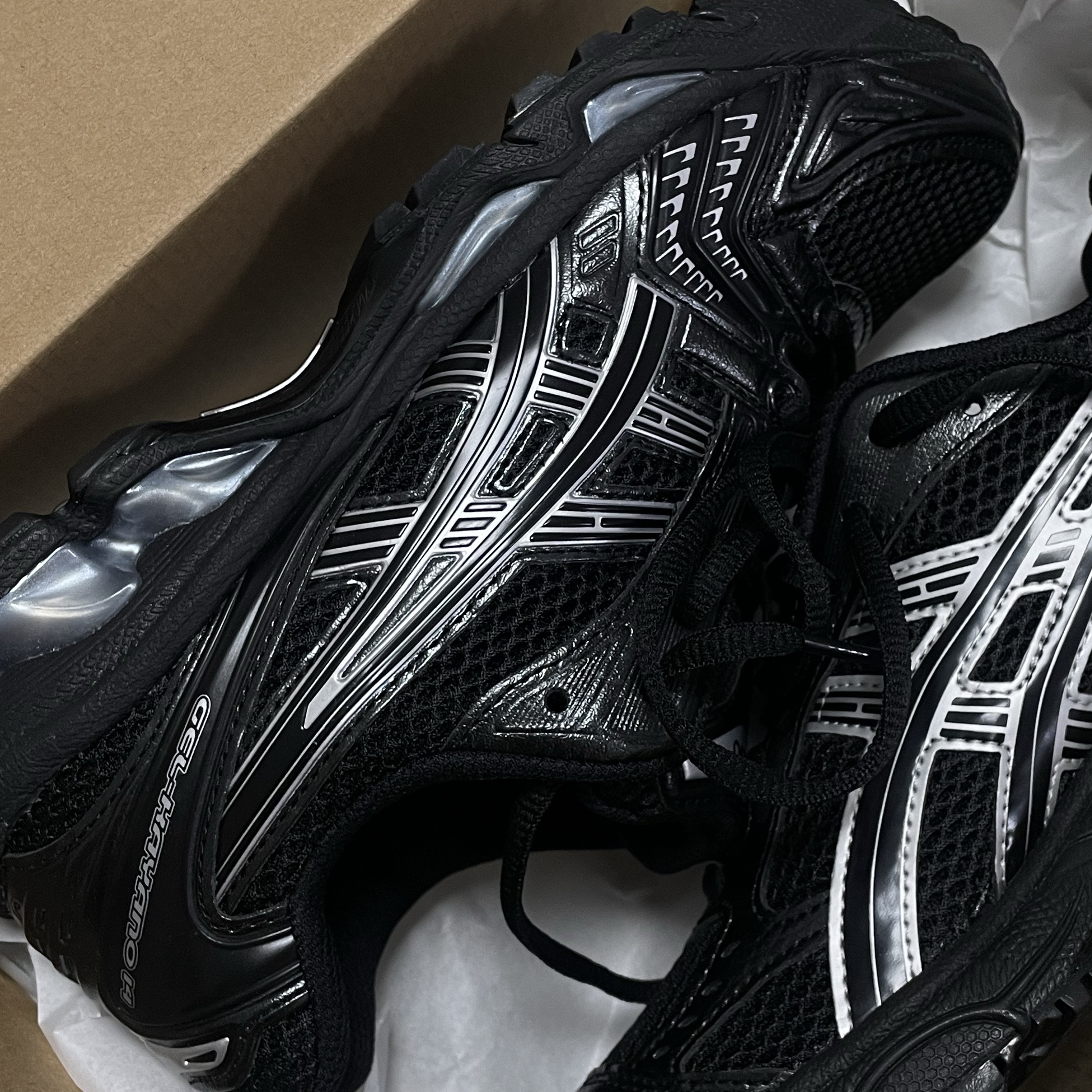Asics Gel-Kayano 14 Black Pure Silver 착용 스타일