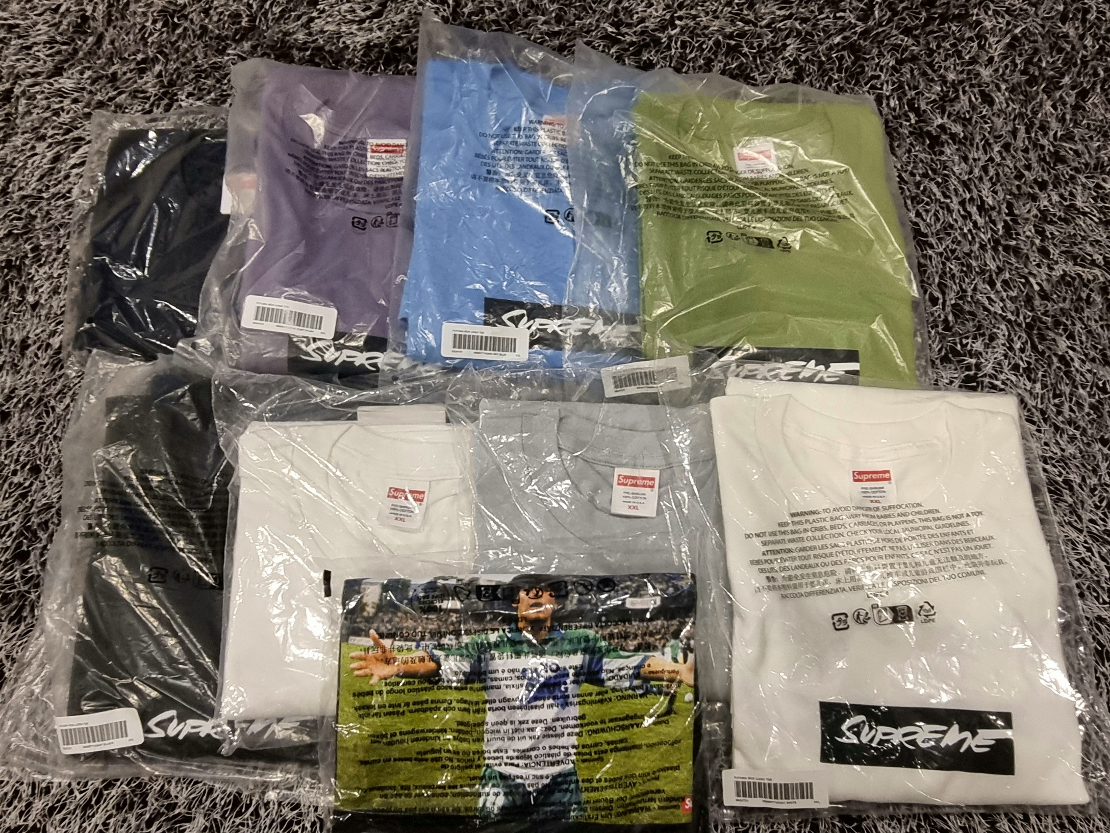 Supreme Futura Box Logo T-Shirt Black - 24SS, Supreme Futura Box Logo T-Shirt White - 24SS 착용 스타일