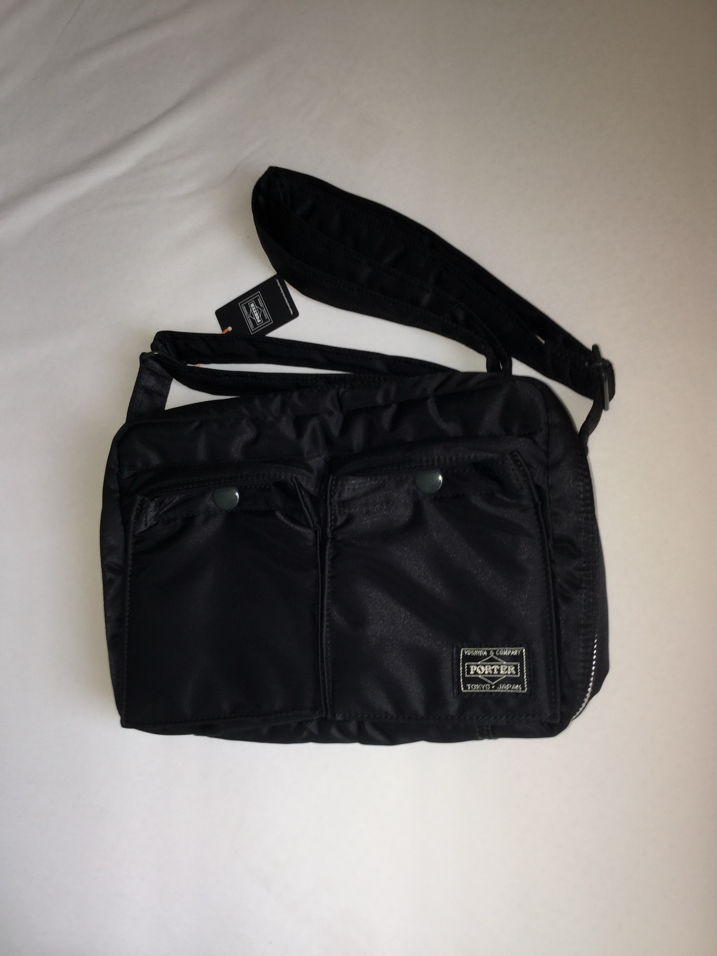 Porter Tanker Shoulder Bag S Black 착용 스타일 - 1