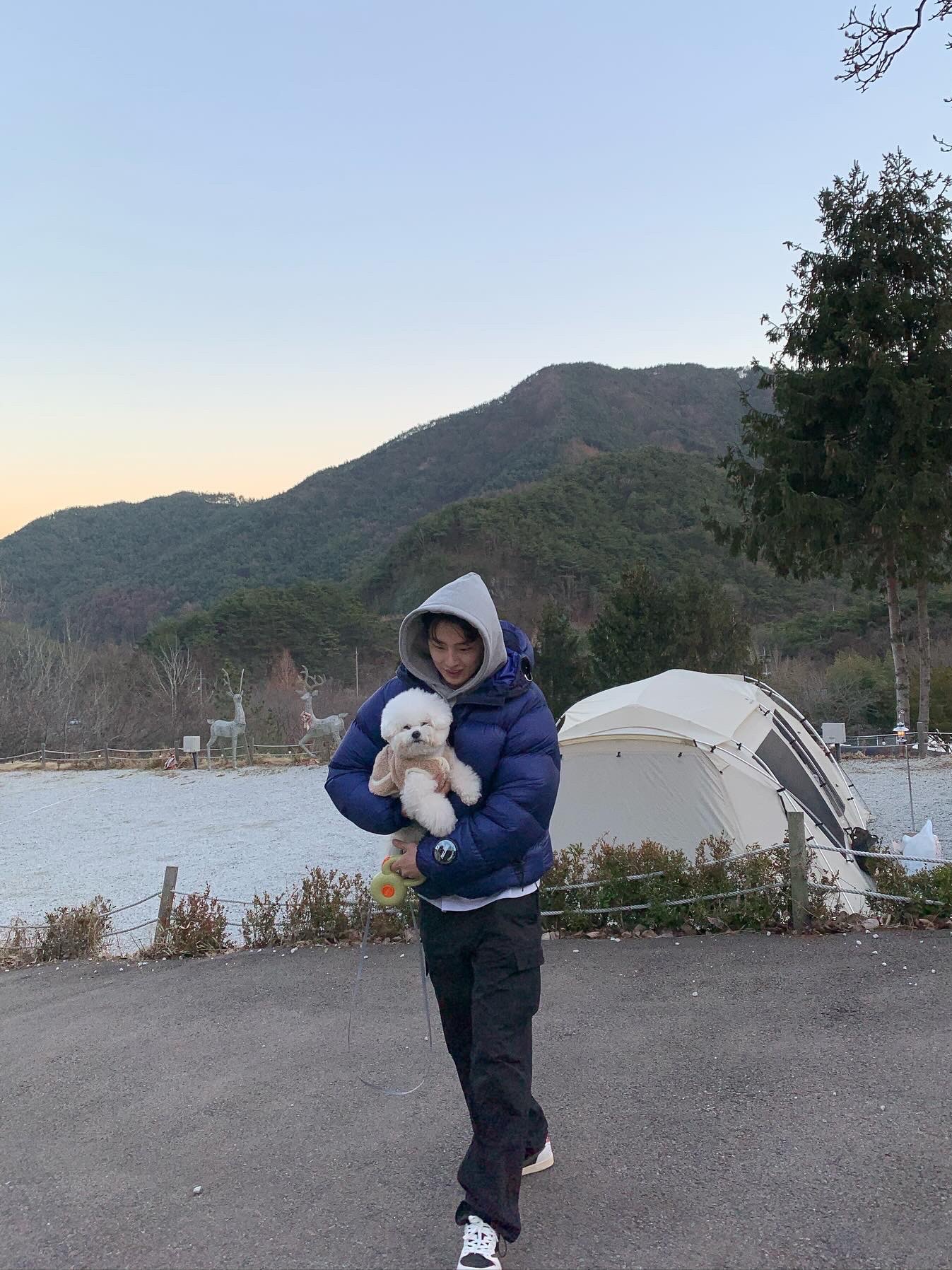 Palace x C.P. Company DD Shell Ripstop Explorer Jacket Mazarine Blue - 23FW, (W) Jordan 1 x Travis Scott Retro Low OG SP Medium Olive 착용 스타일 - 1
