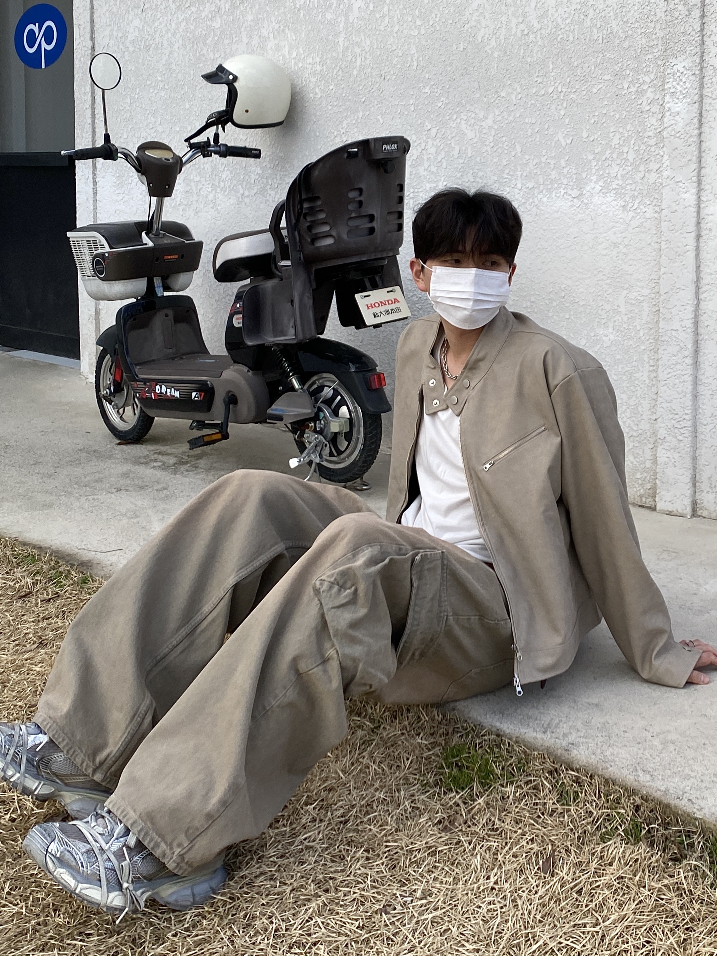 Balenciaga 3XL Sneakers Light Beige 착용 스타일 - 4