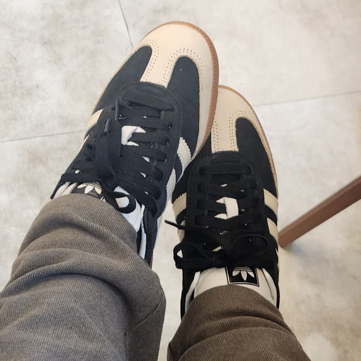 (W) Adidas Samba OG Core Black Wonder White 착용 스타일 - 2