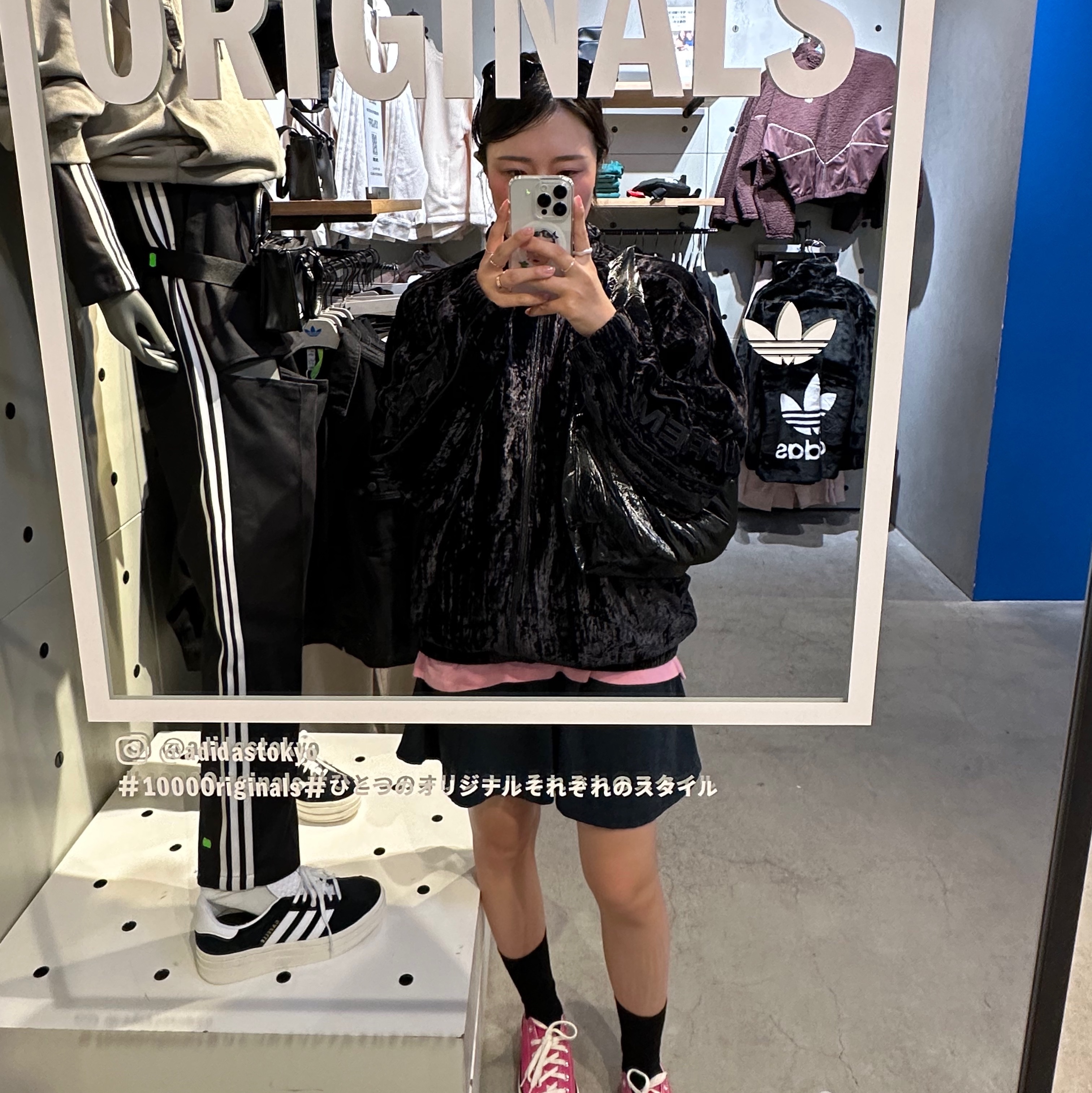 Supreme Crushed Velvet Track Jacket Black - 23FW 착용 스타일
