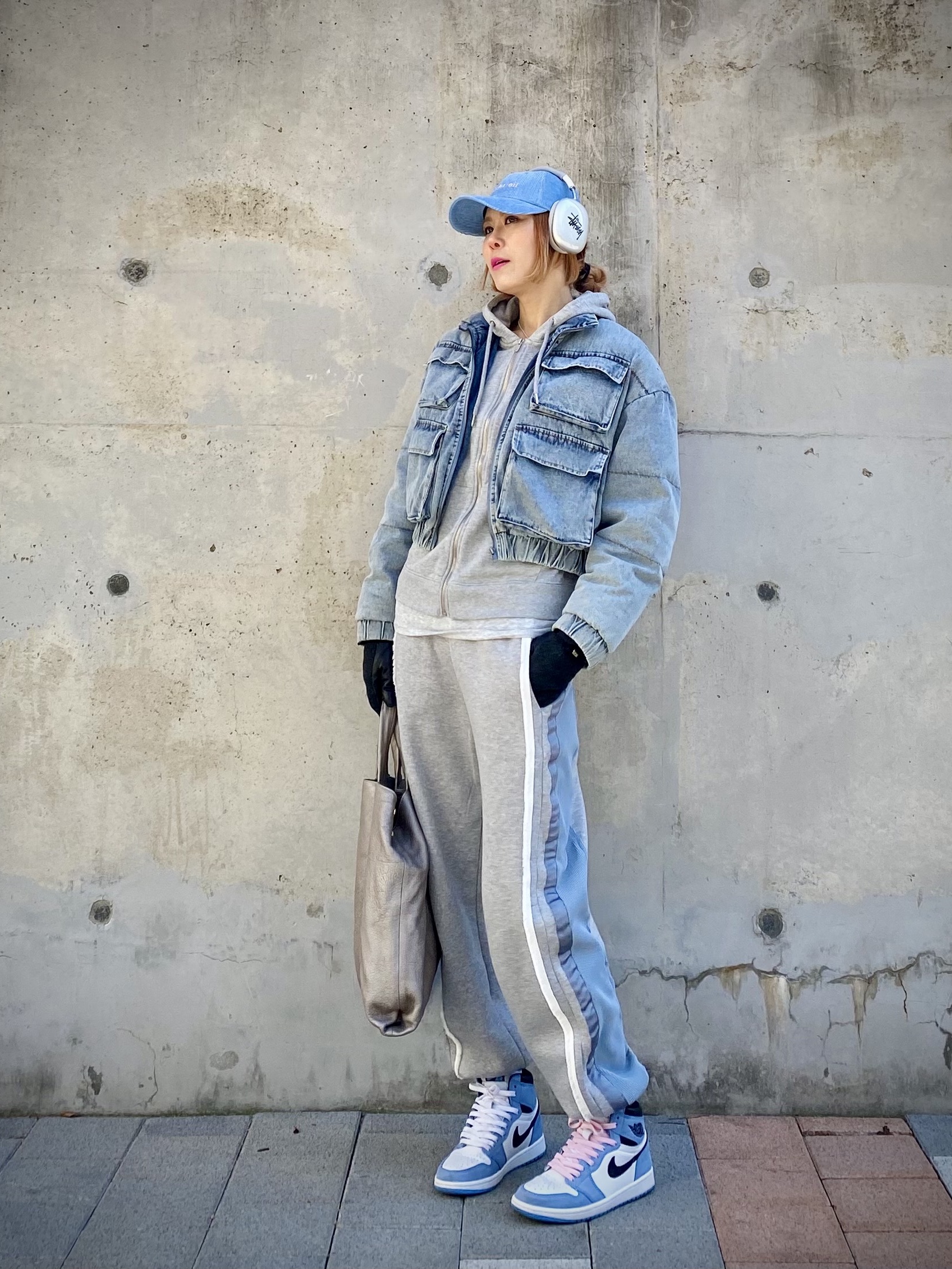 Jordan 1 Retro High OG University Blue, Apple AirPods Max Lightning Silver (Korean Ver.) 착용 스타일 - 2