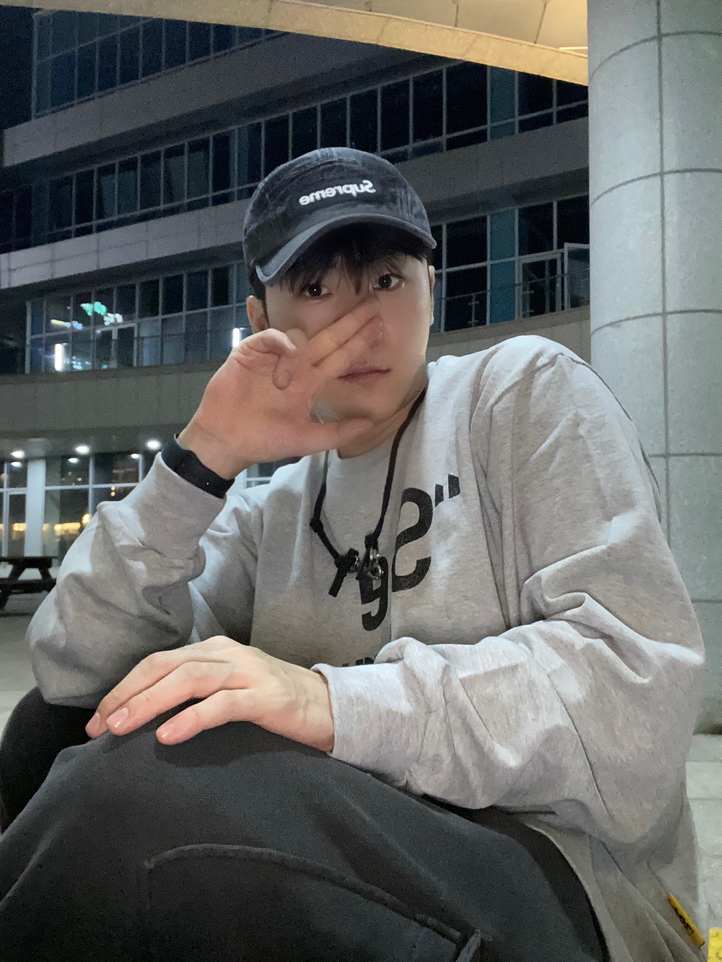 Supreme Denim Camp Cap Black - 24SS, Our Legacy Ladon Leather Keychain Black 착용 스타일 - 1