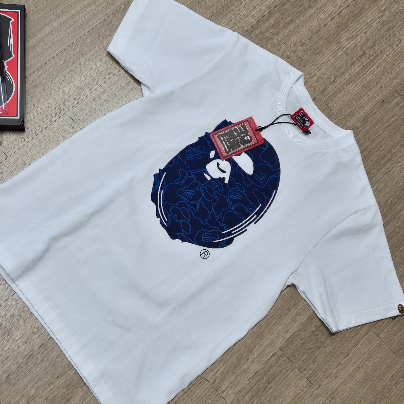 BAPE 30th Anniversary T-Shirt #1 White Navy 착용 스타일 - 3