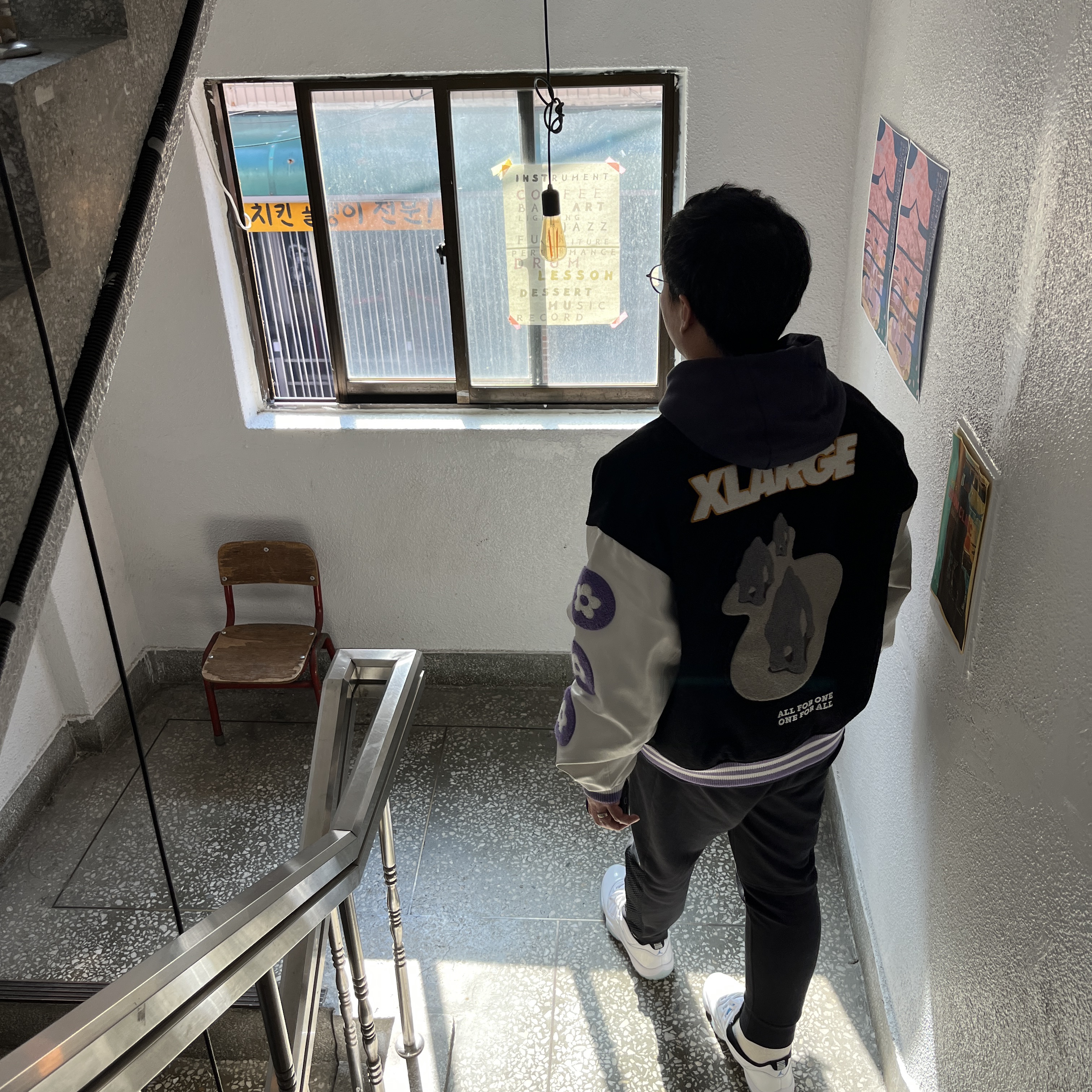 Vandy The Pink x XLarge Varsity Jacket, Jordan 11 Retro Low Legend Blue 착용 스타일