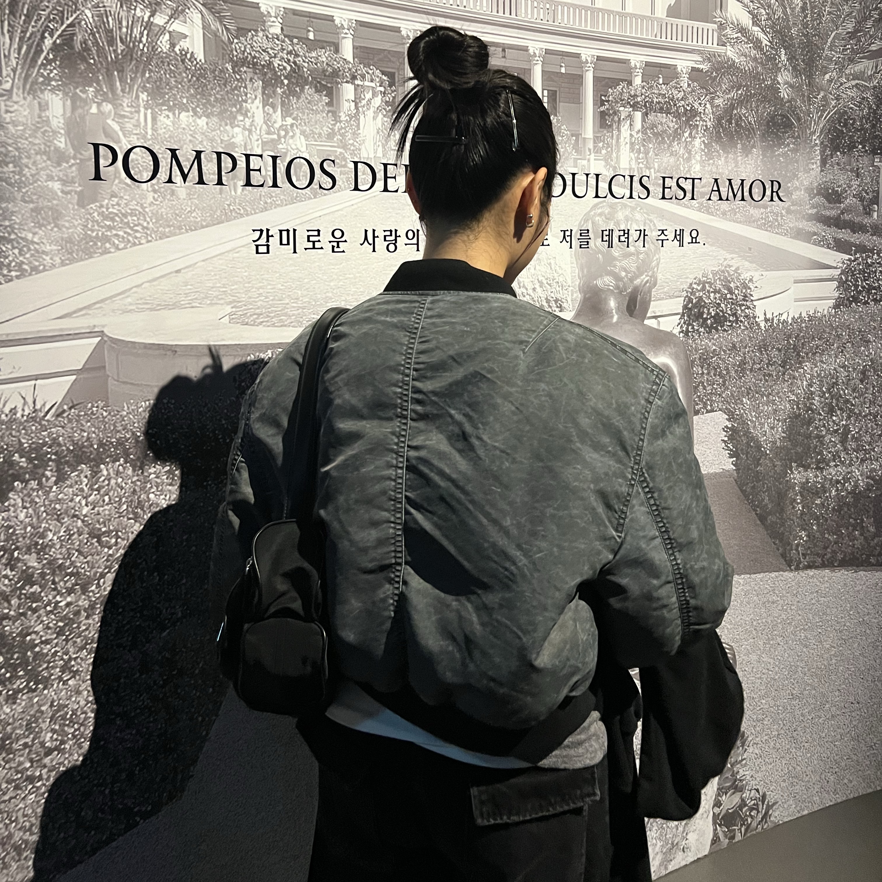 Matin Kim Madeleine Round Bag Black, Nike Air Foamposite One Black Anthracite 착용 스타일 - 6