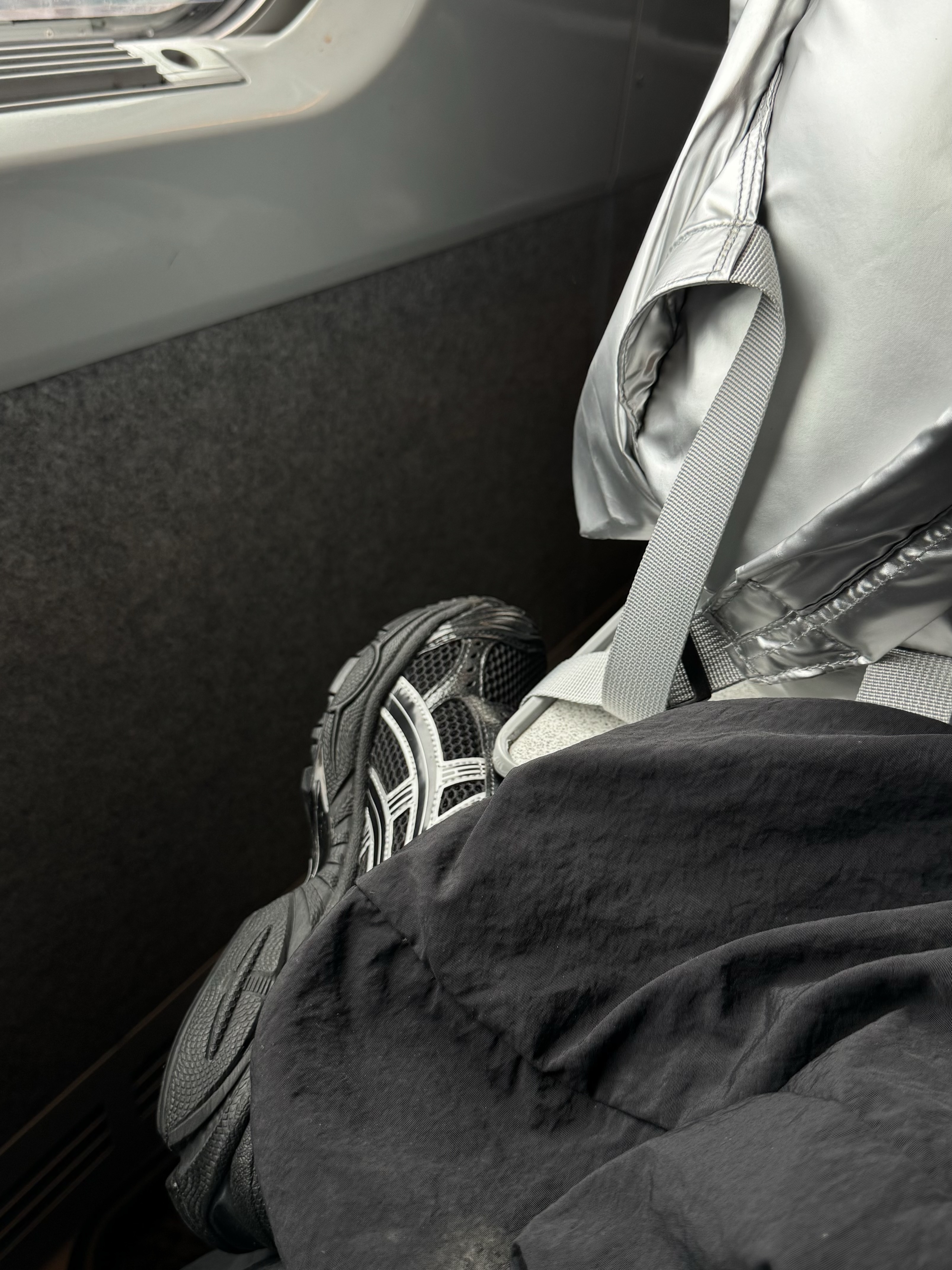 Asics Gel-Kayano 14 Black Pure Silver 착용 스타일 - 1