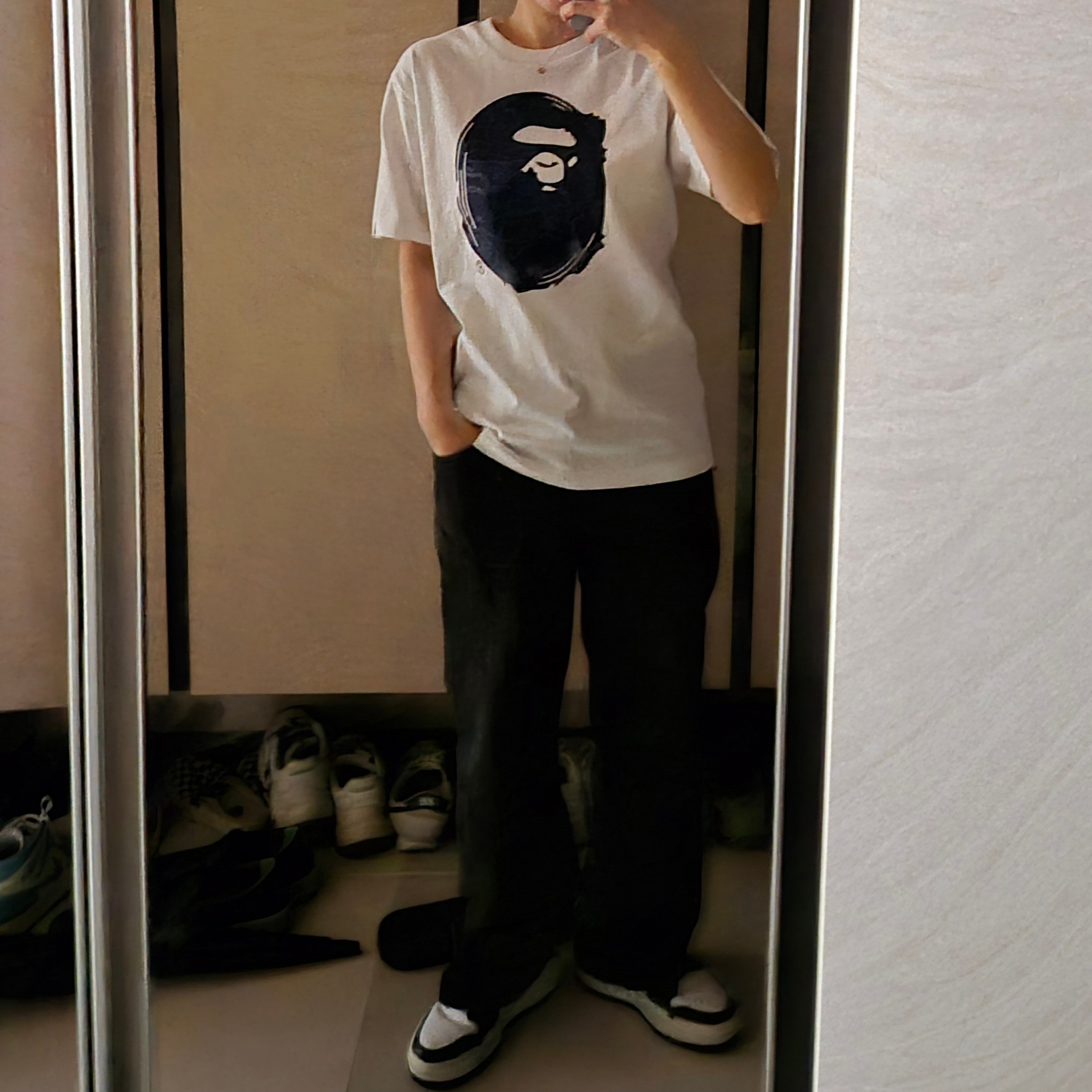 BAPE 30th Anniversary T-Shirt #1 White Navy 착용 스타일 - 1