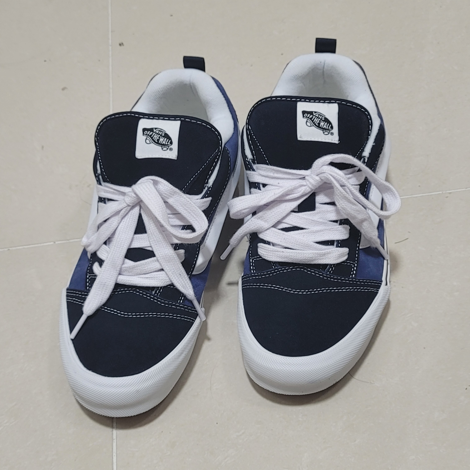 Vans Knu-Skool Navy True White 착용 스타일