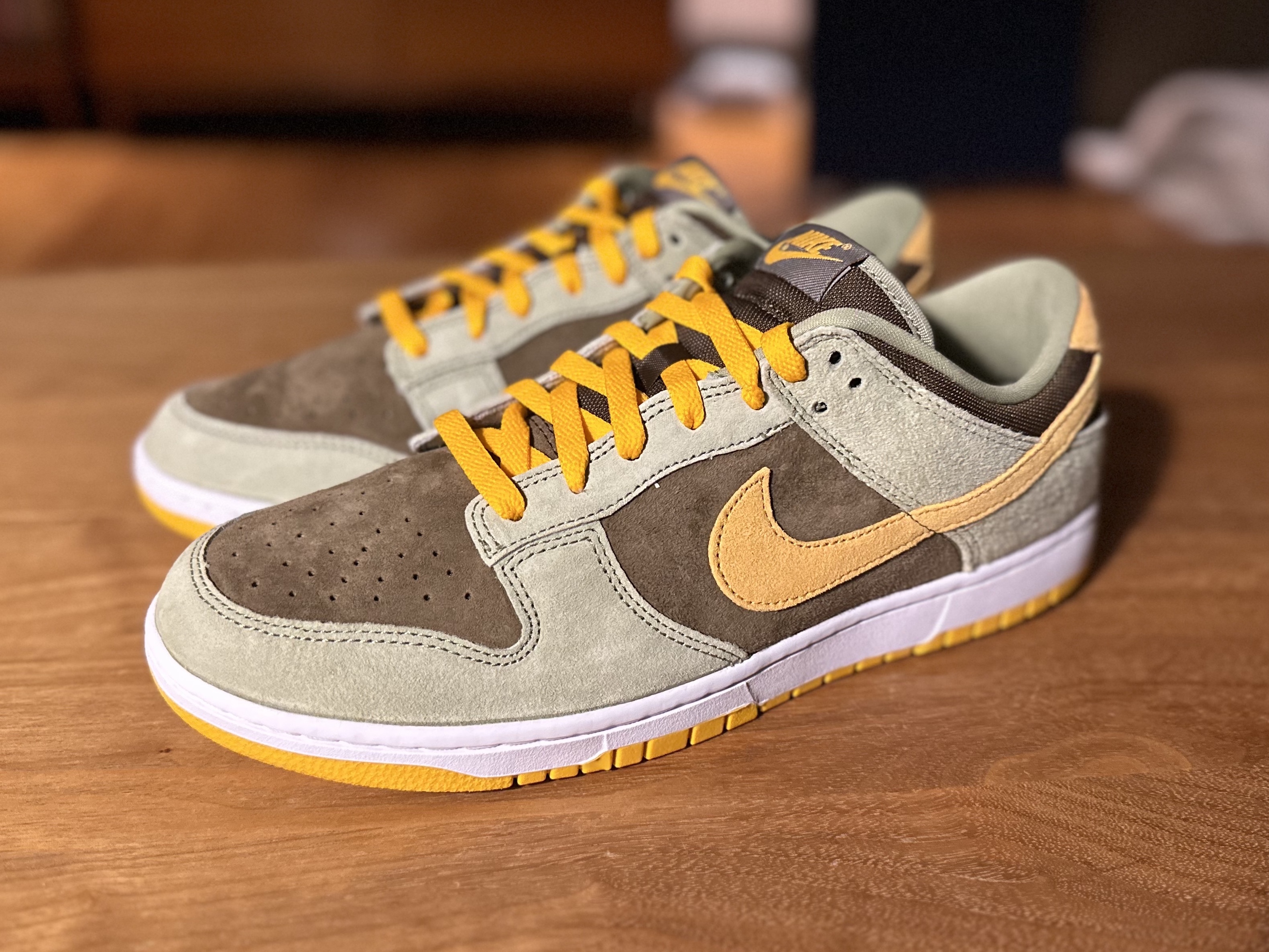 Nike Dunk Low SE Dusty Olive 착용 스타일 - 1
