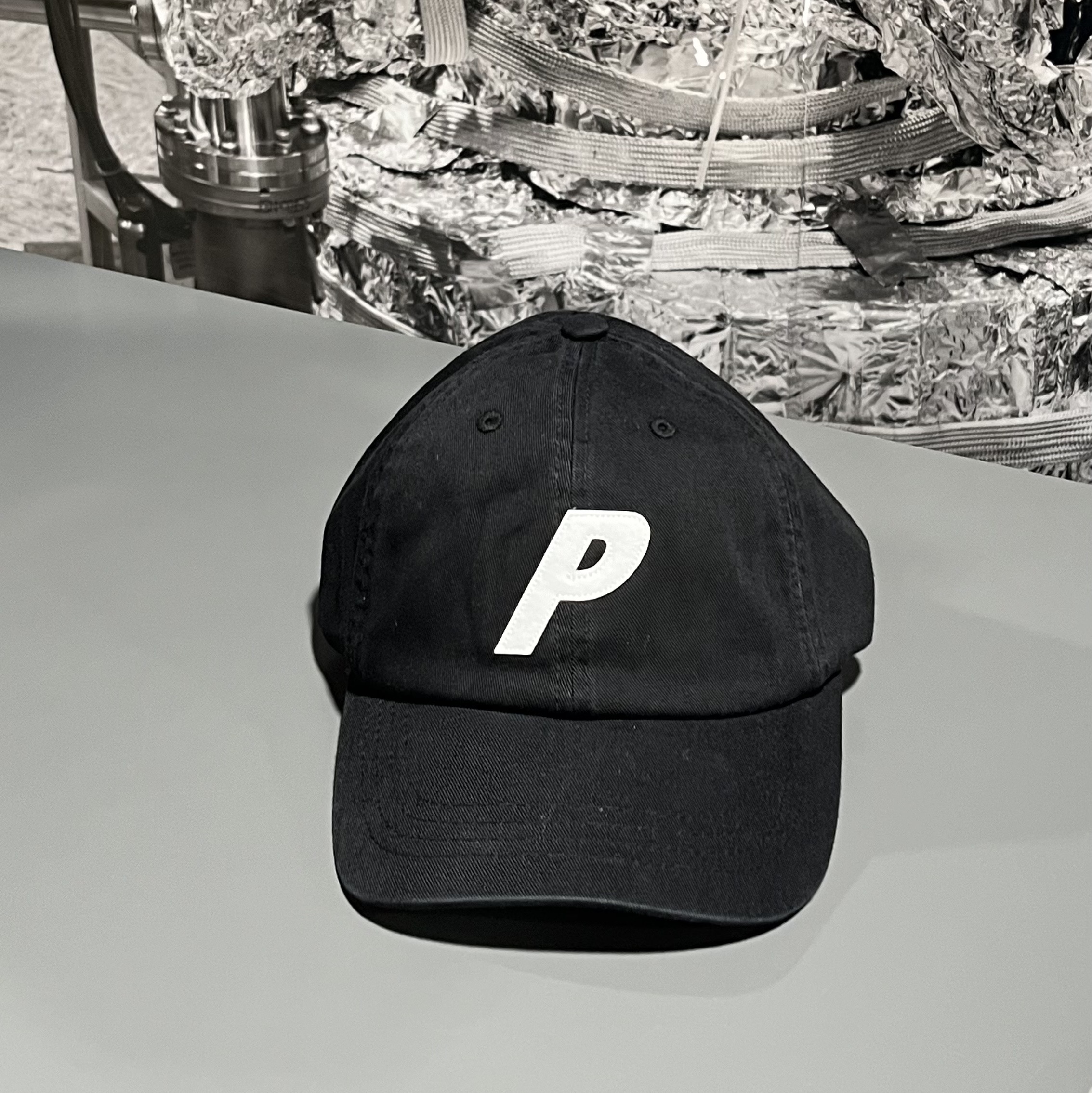 Palace P 6-Panel Cap Black - 24SS 착용 스타일 - 1