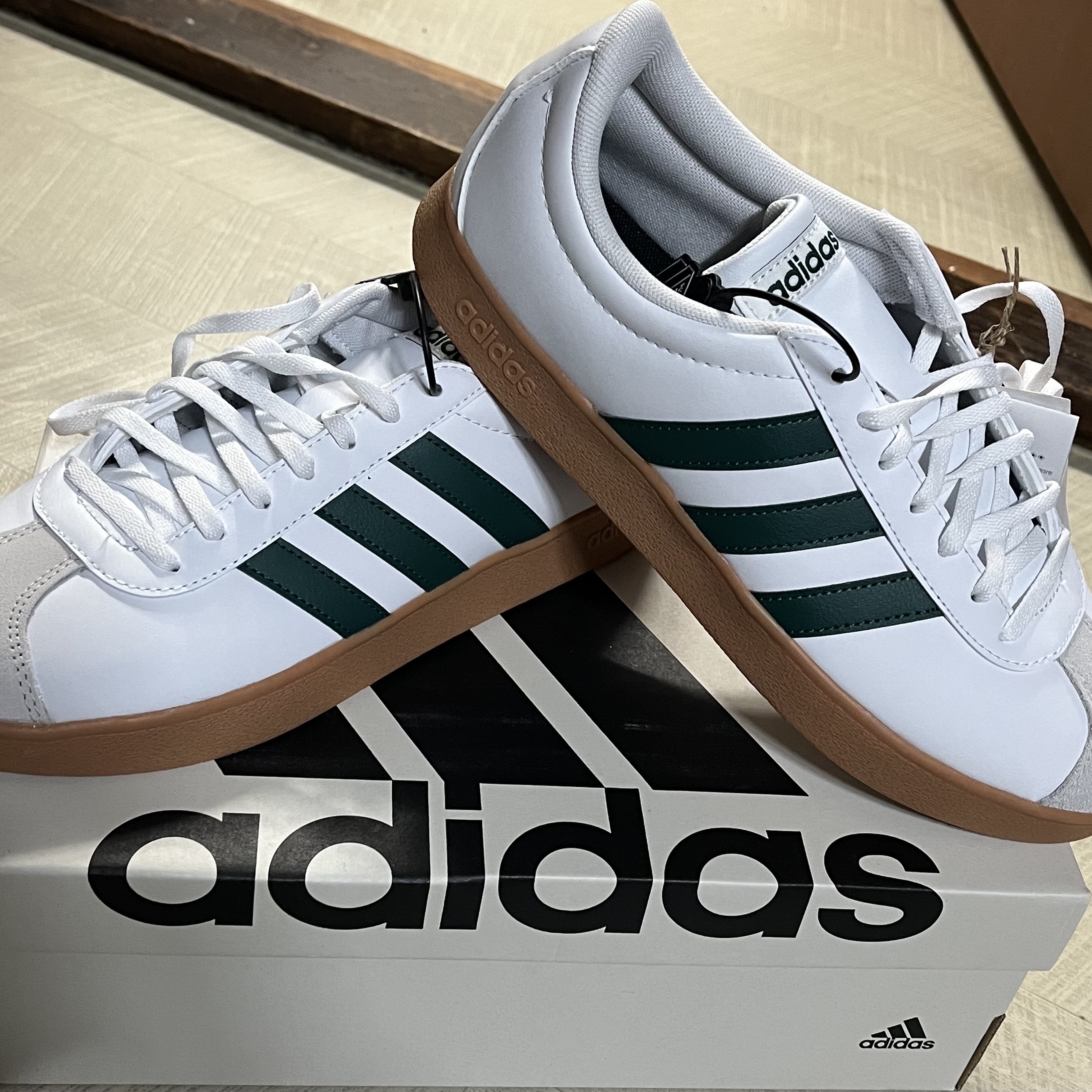 Adidas VL Court Base Cloud White Collegiate Green 착용 스타일