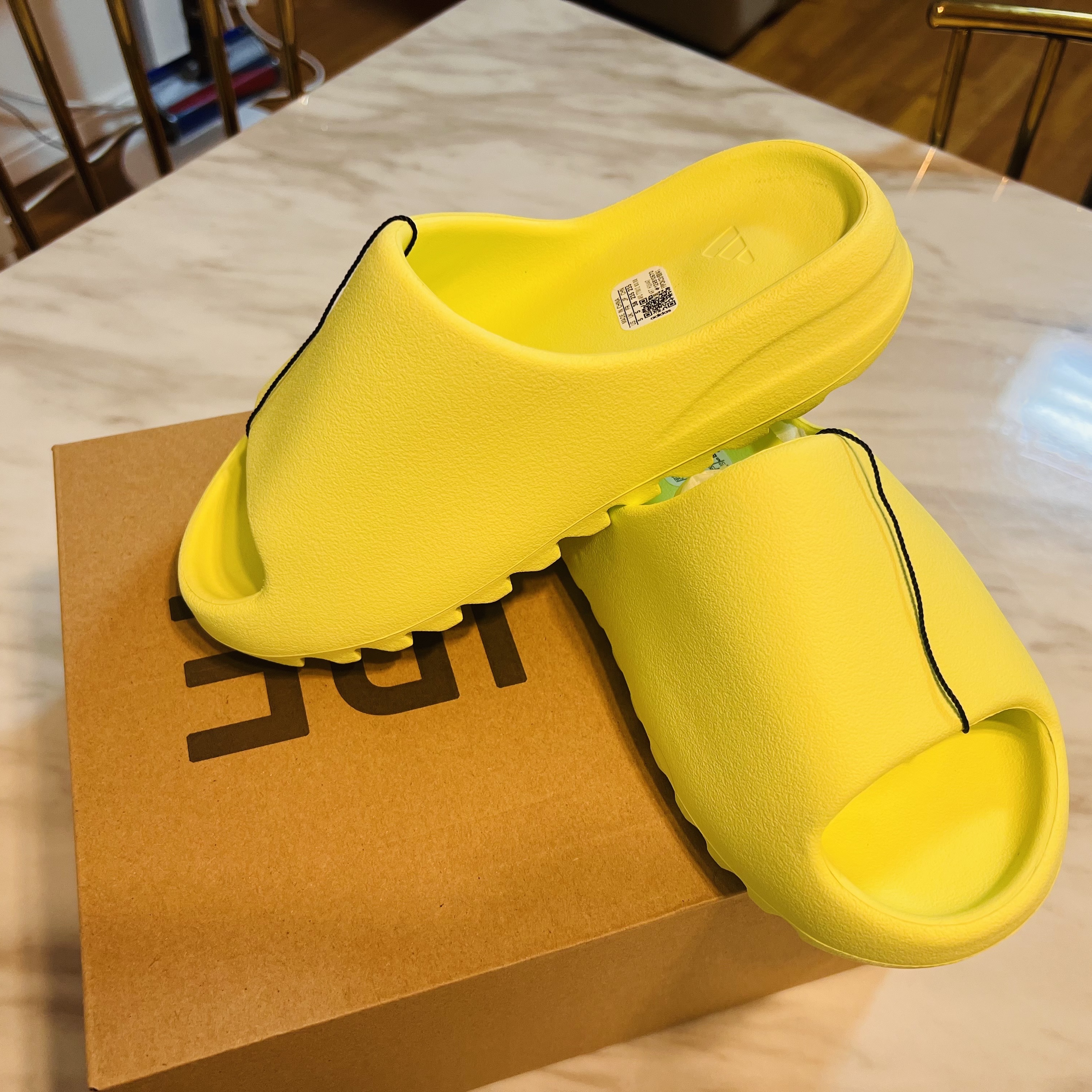 Adidas Yeezy Slide Glow Green 2022/2023 착용 스타일