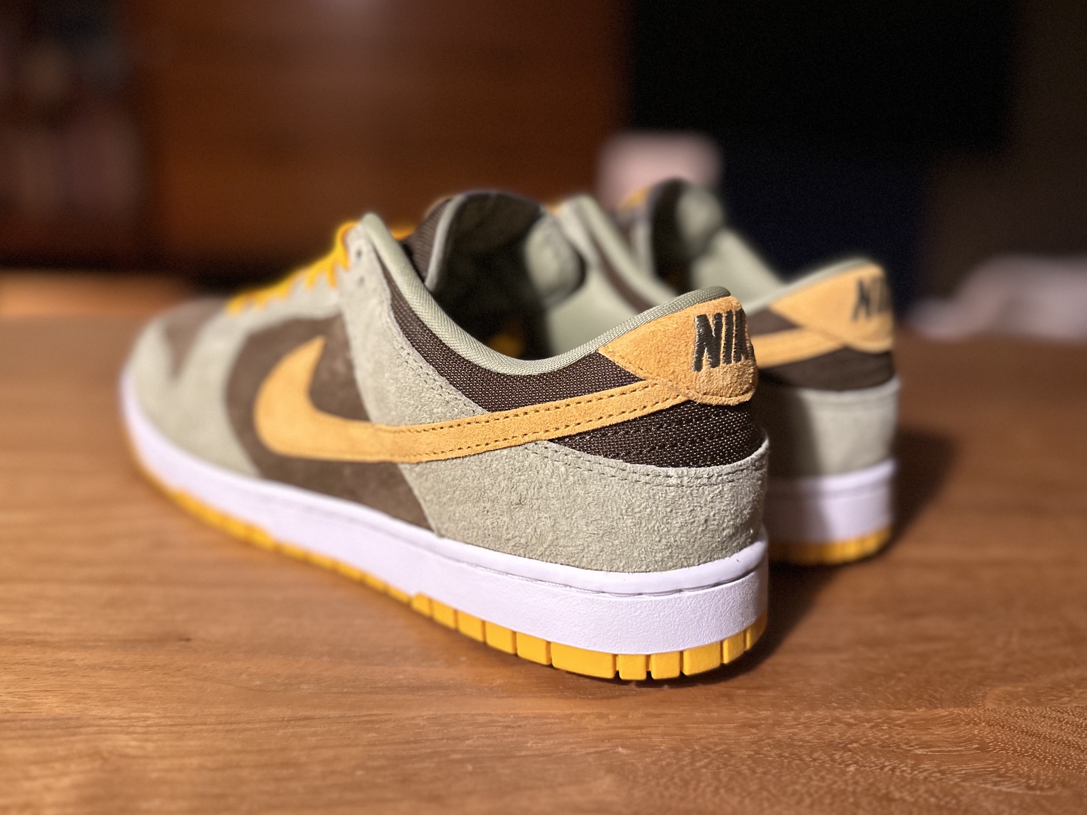 Nike Dunk Low SE Dusty Olive 착용 스타일 - 2