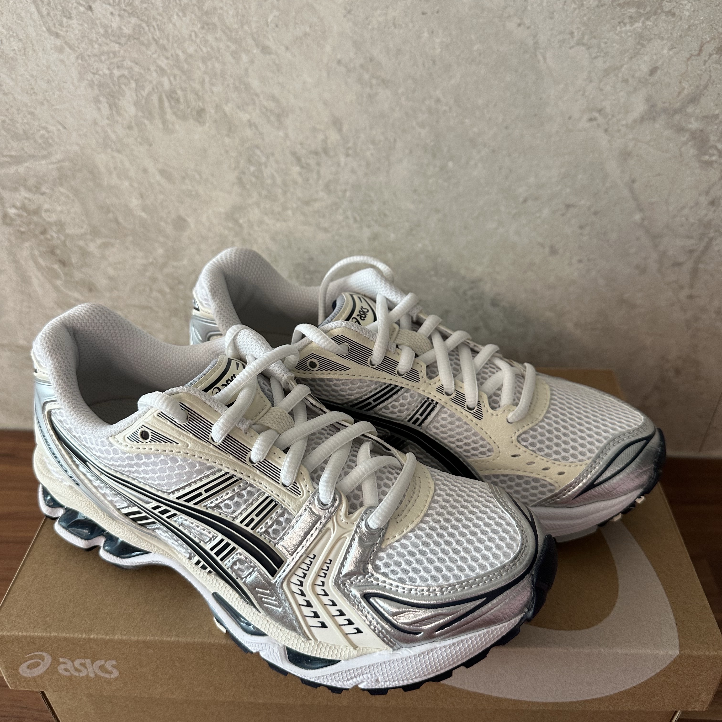 (W) Asics Gel-Kayano 14 White Midnight 착용 스타일 - 1